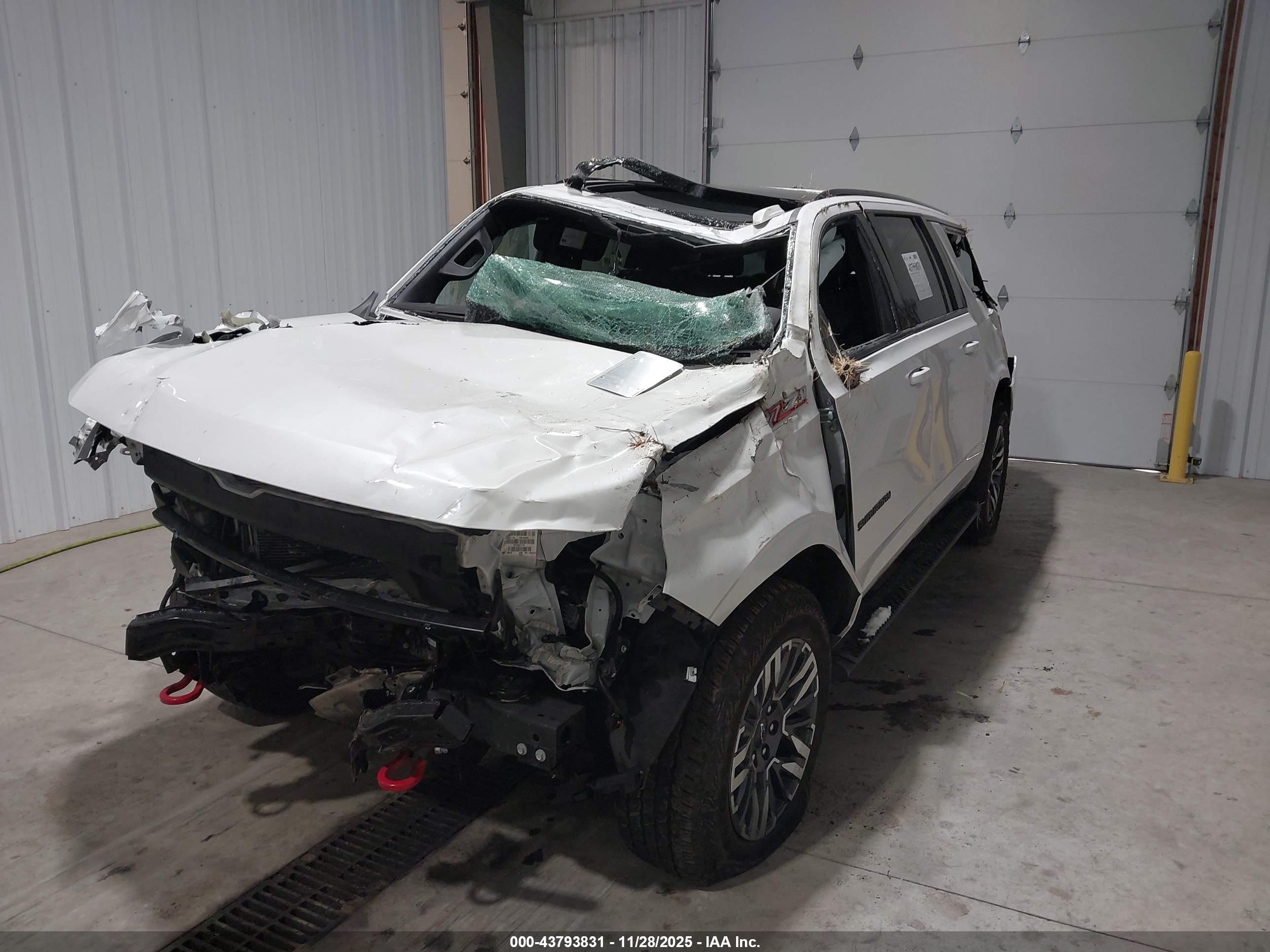CHEVROLET SUBURBAN image 6