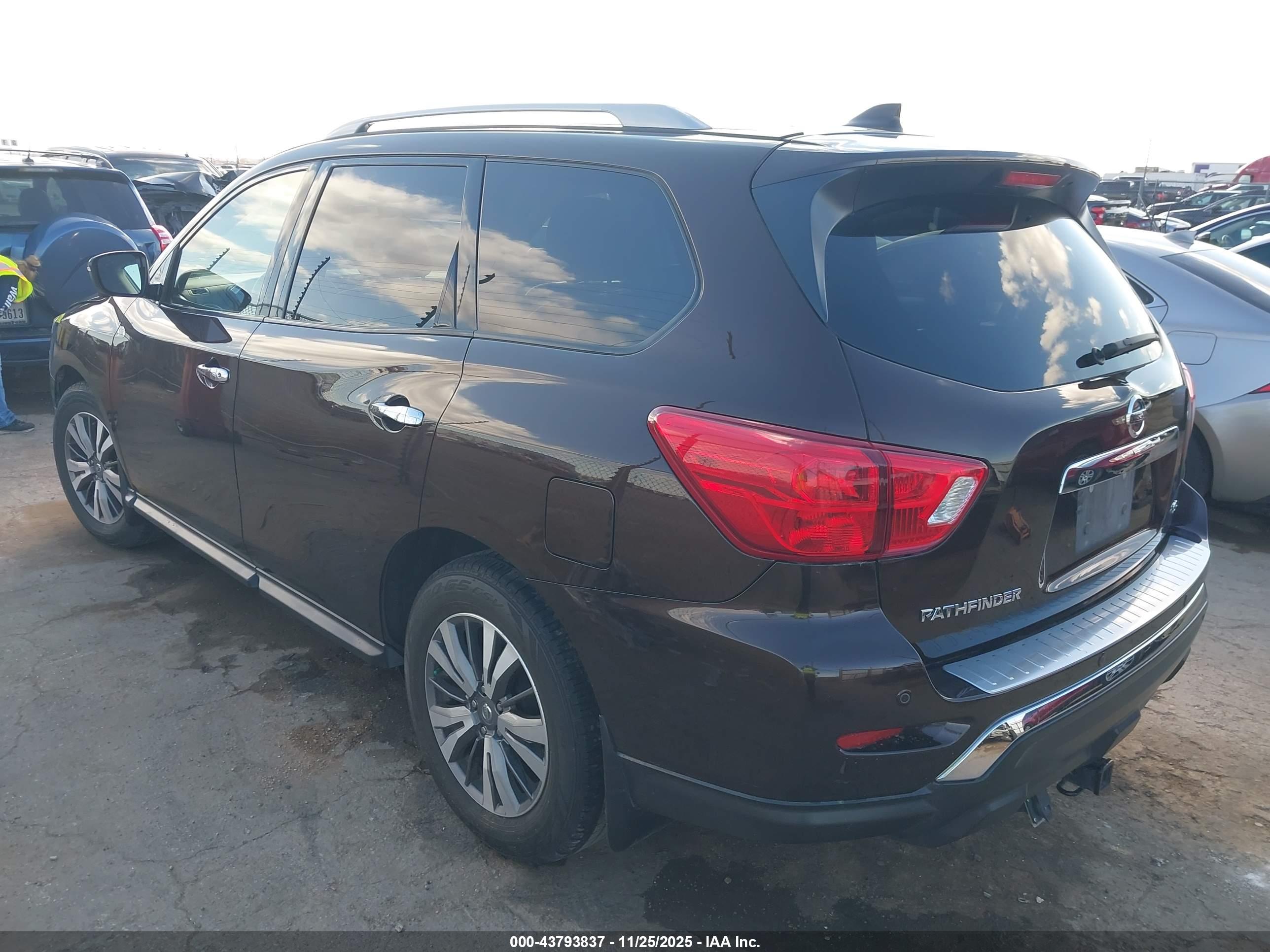 NISSAN PATHFINDER image 3