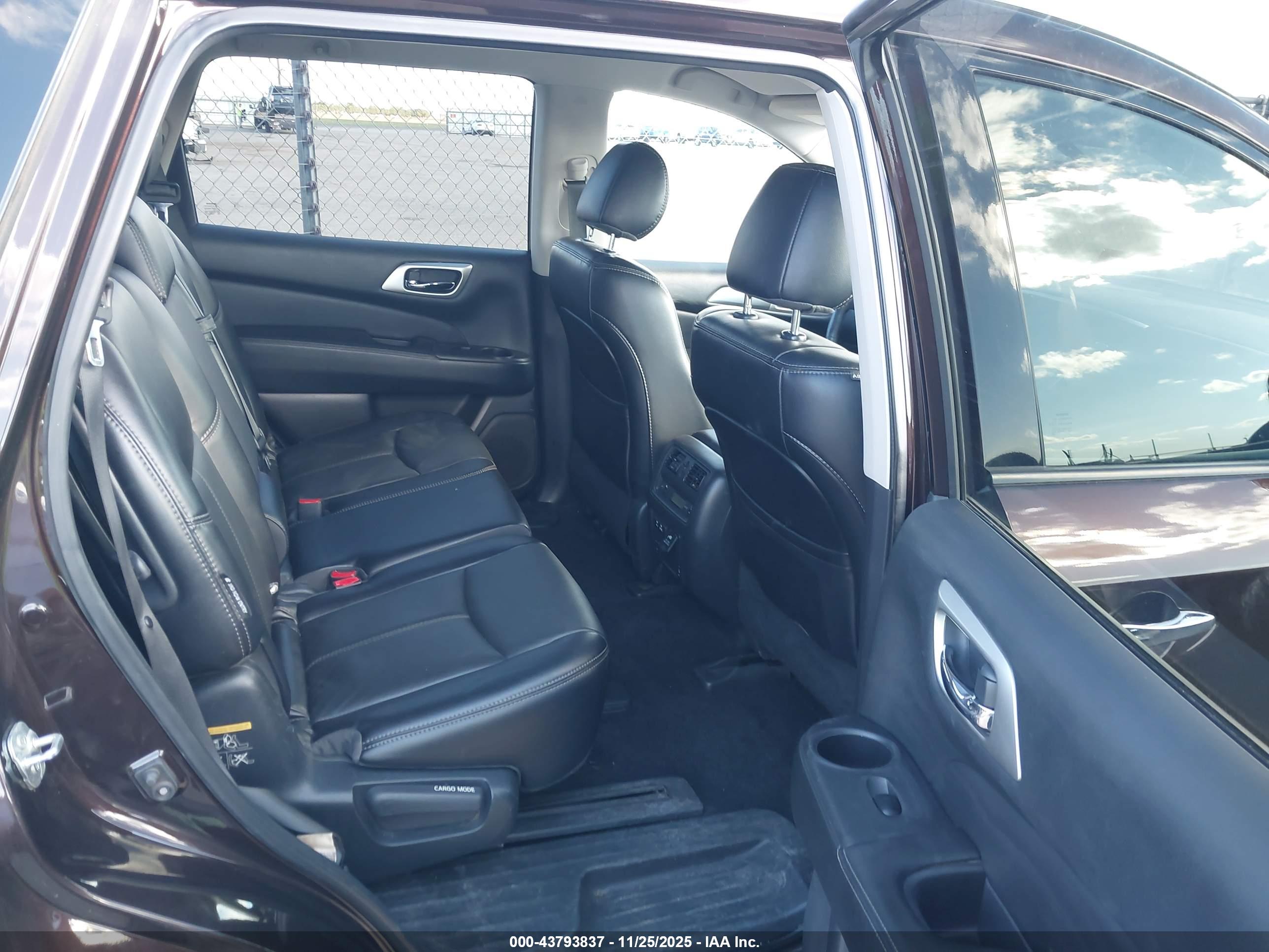 NISSAN PATHFINDER image 8