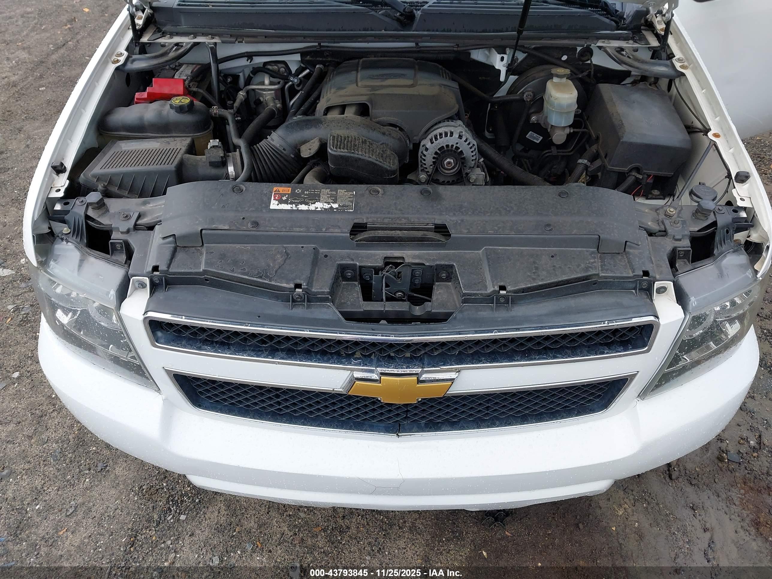 CHEVROLET TAHOE image 10