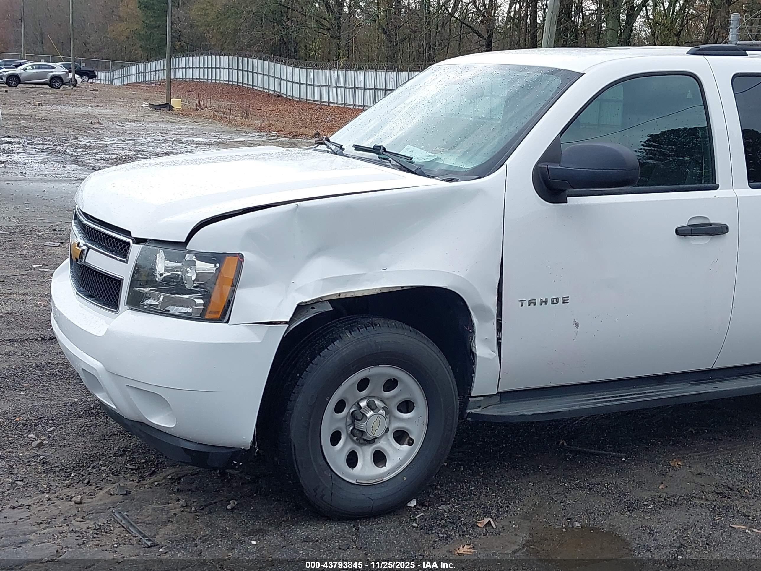 CHEVROLET TAHOE image 6