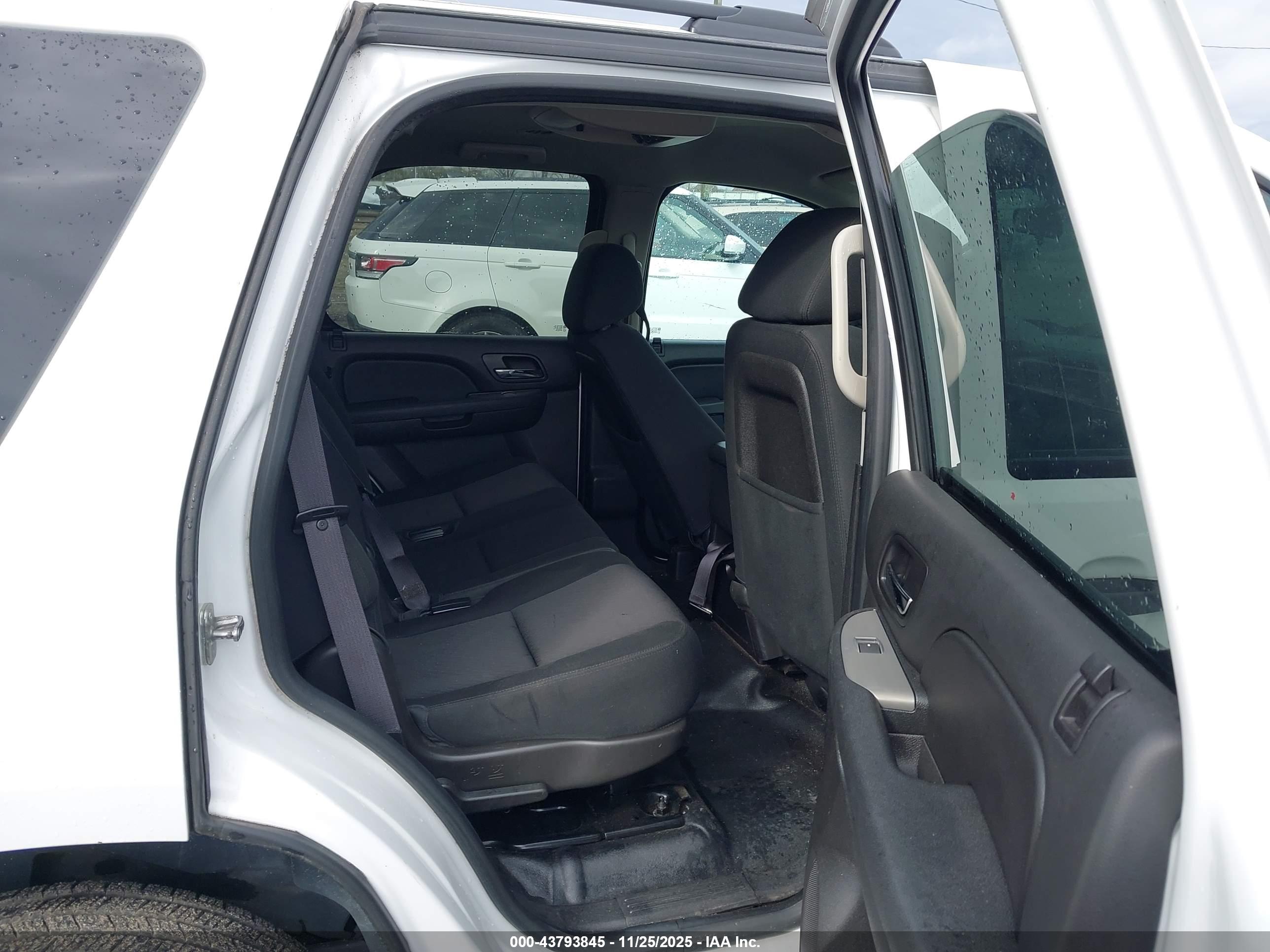 CHEVROLET TAHOE image 8