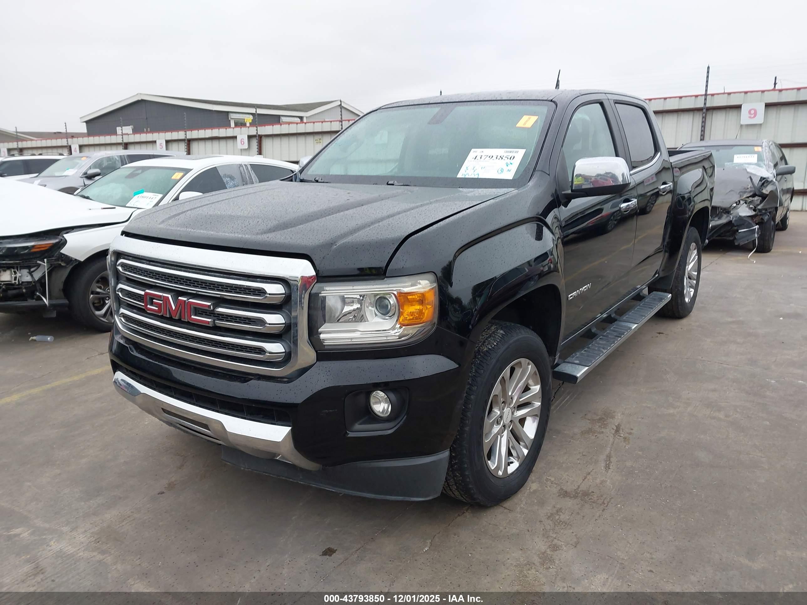 GMC CANYON image 2