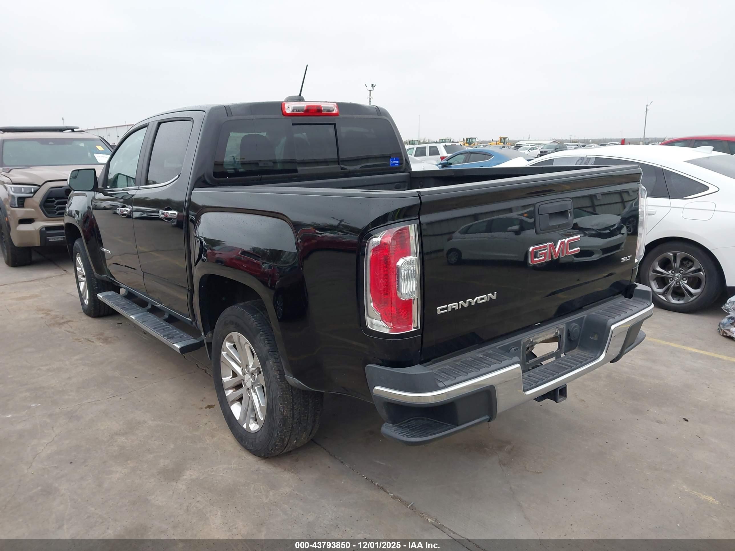 GMC CANYON image 3