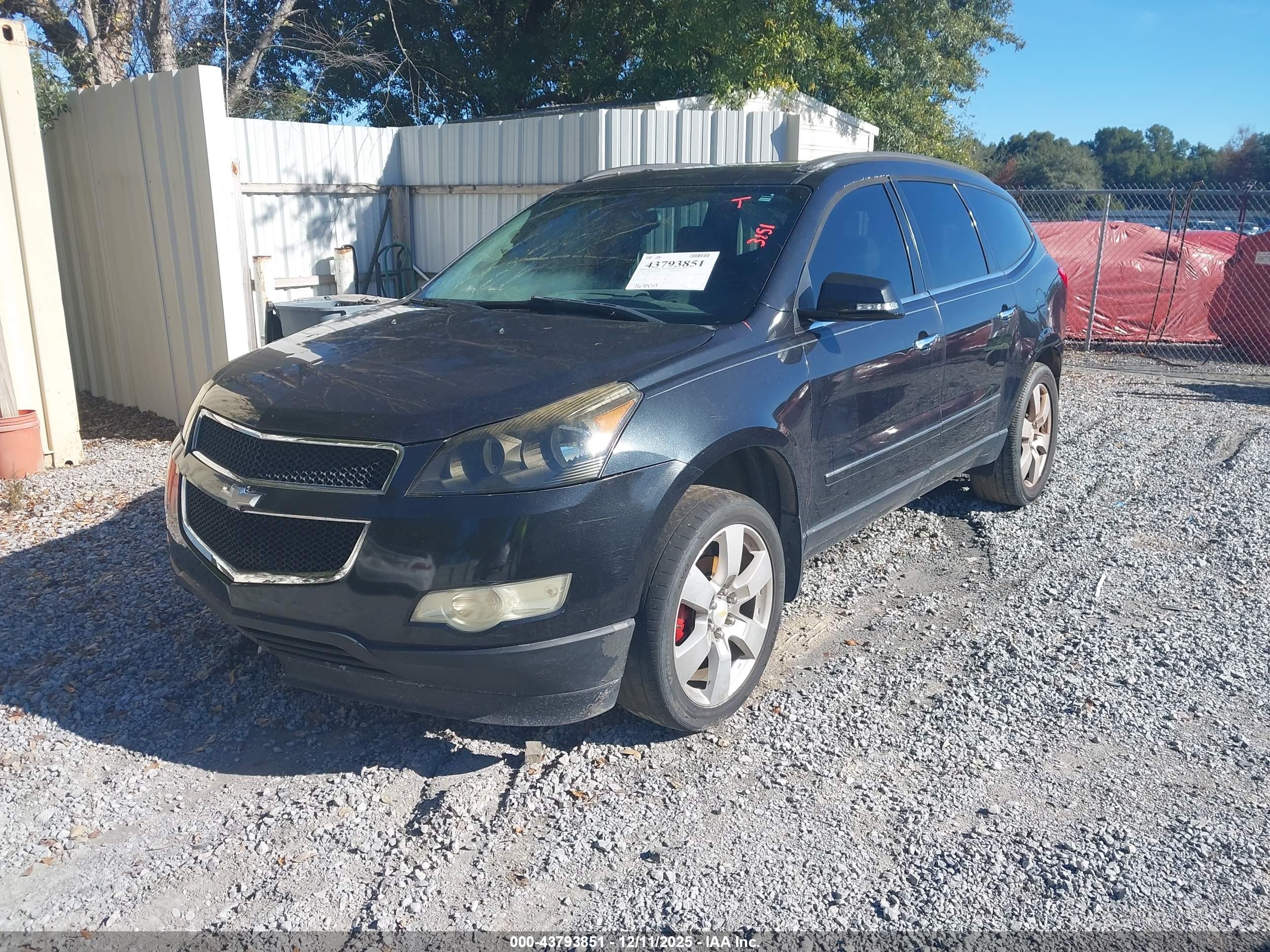 CHEVROLET TRAVERSE image 2