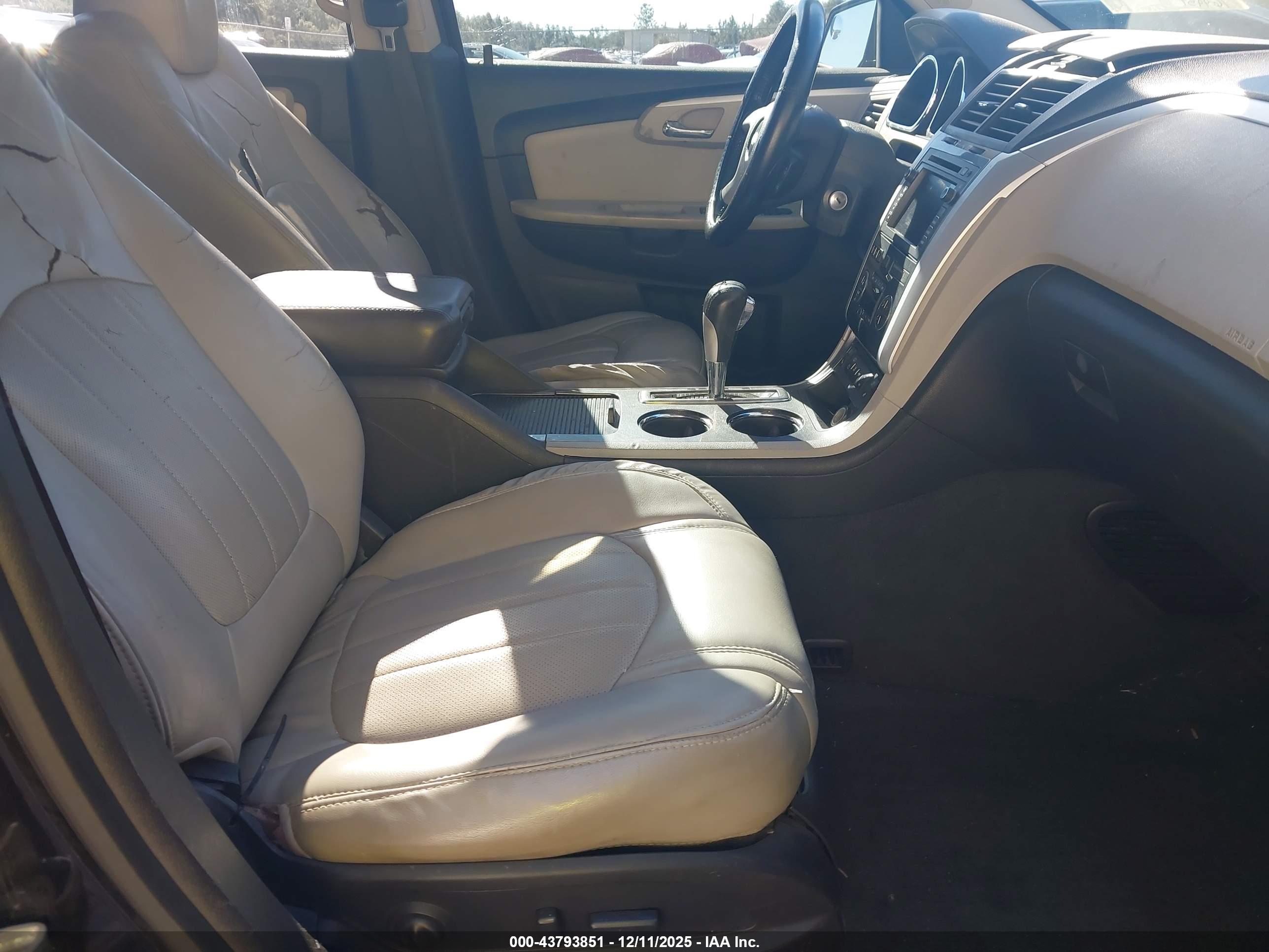 CHEVROLET TRAVERSE image 5