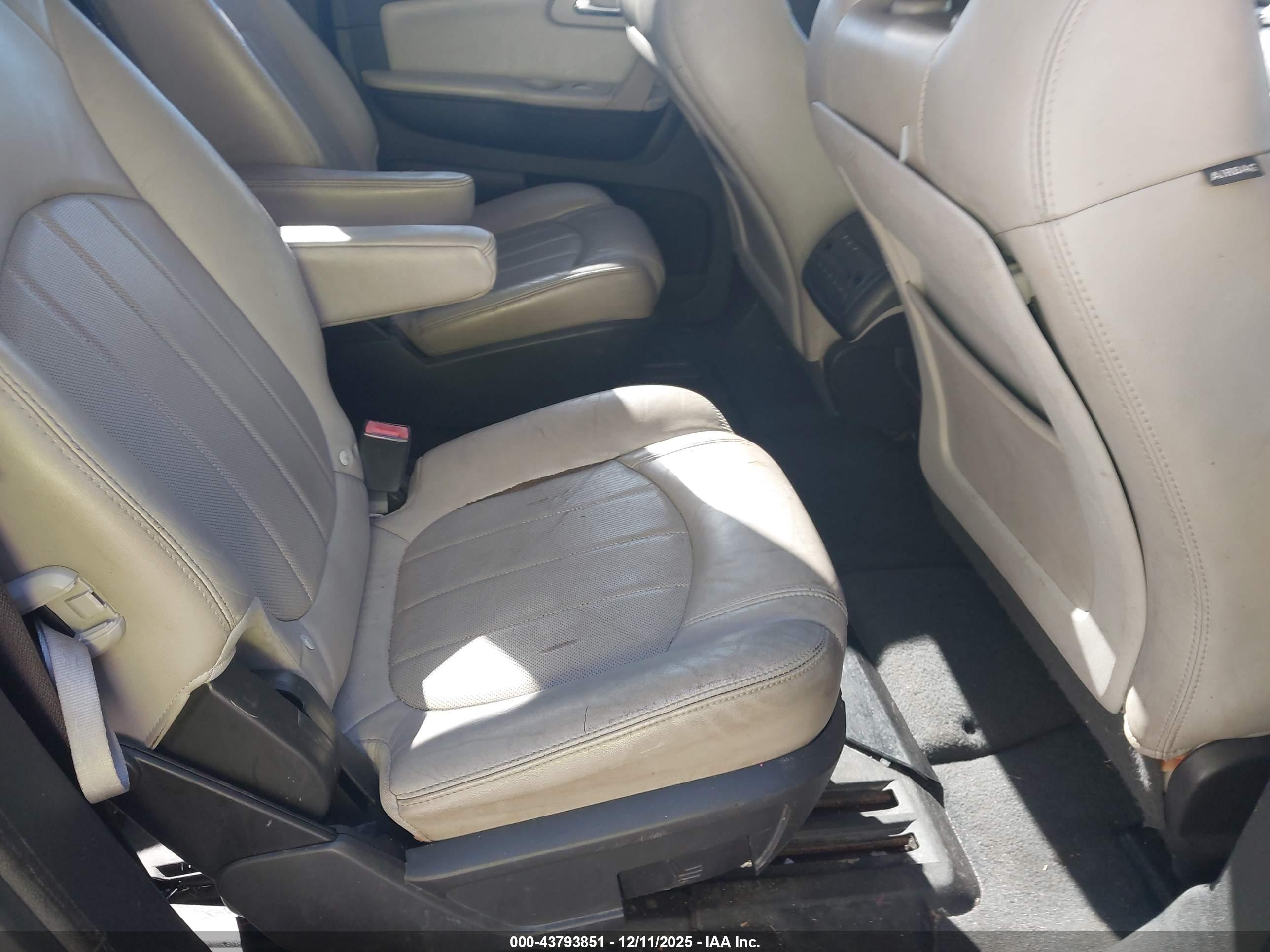 CHEVROLET TRAVERSE image 8