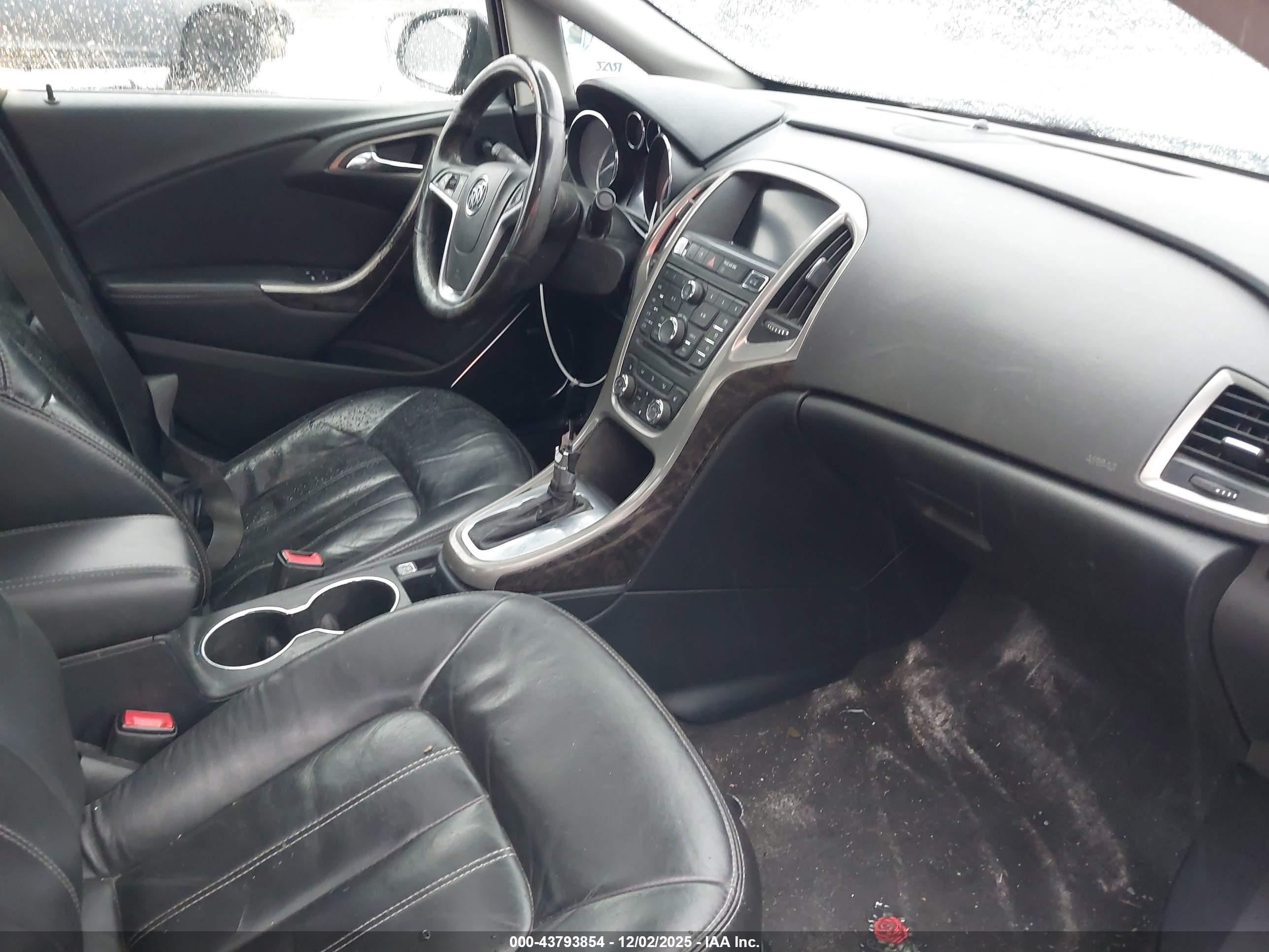 BUICK VERANO image 5