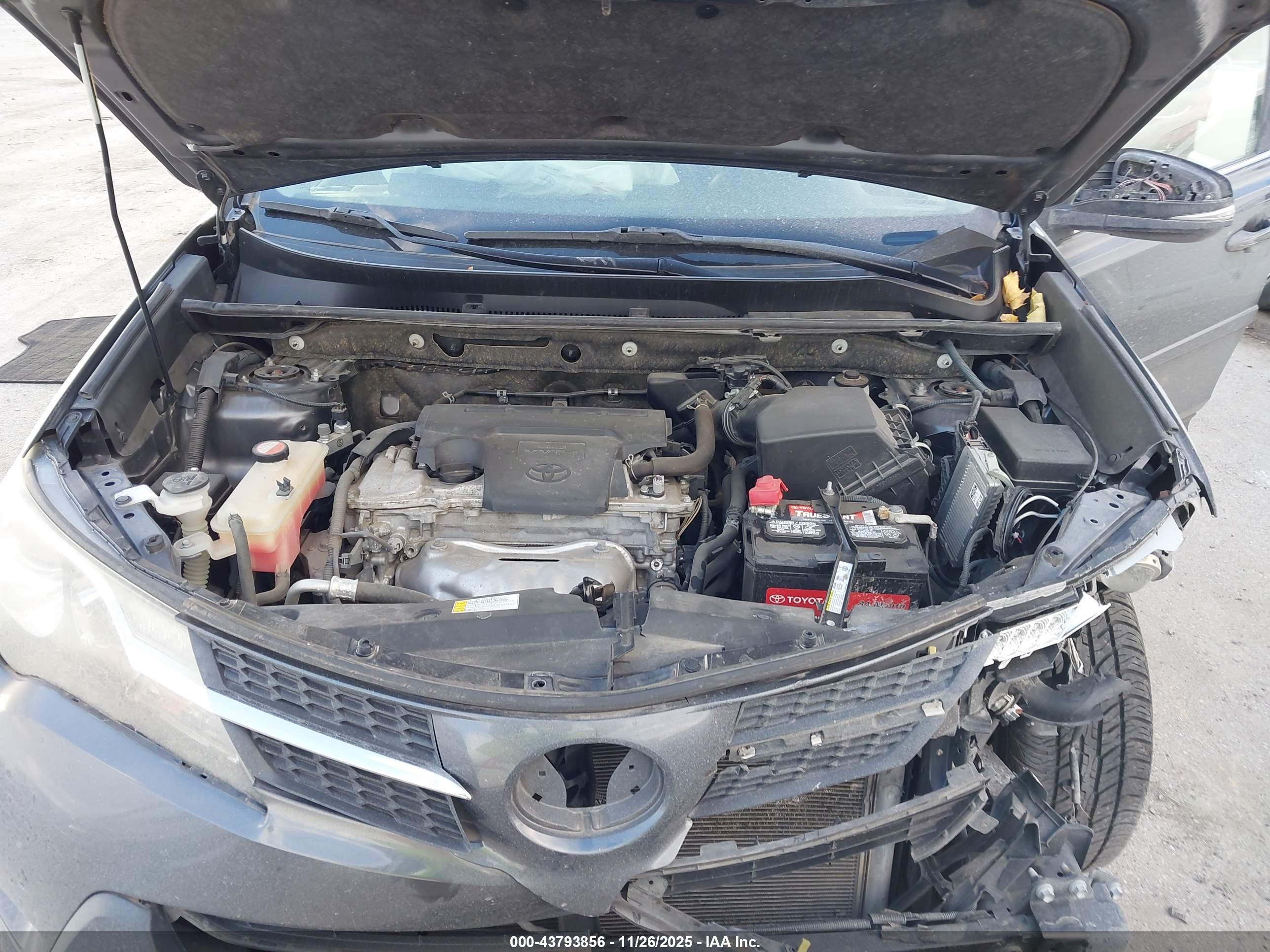 TOYOTA RAV4 image 10
