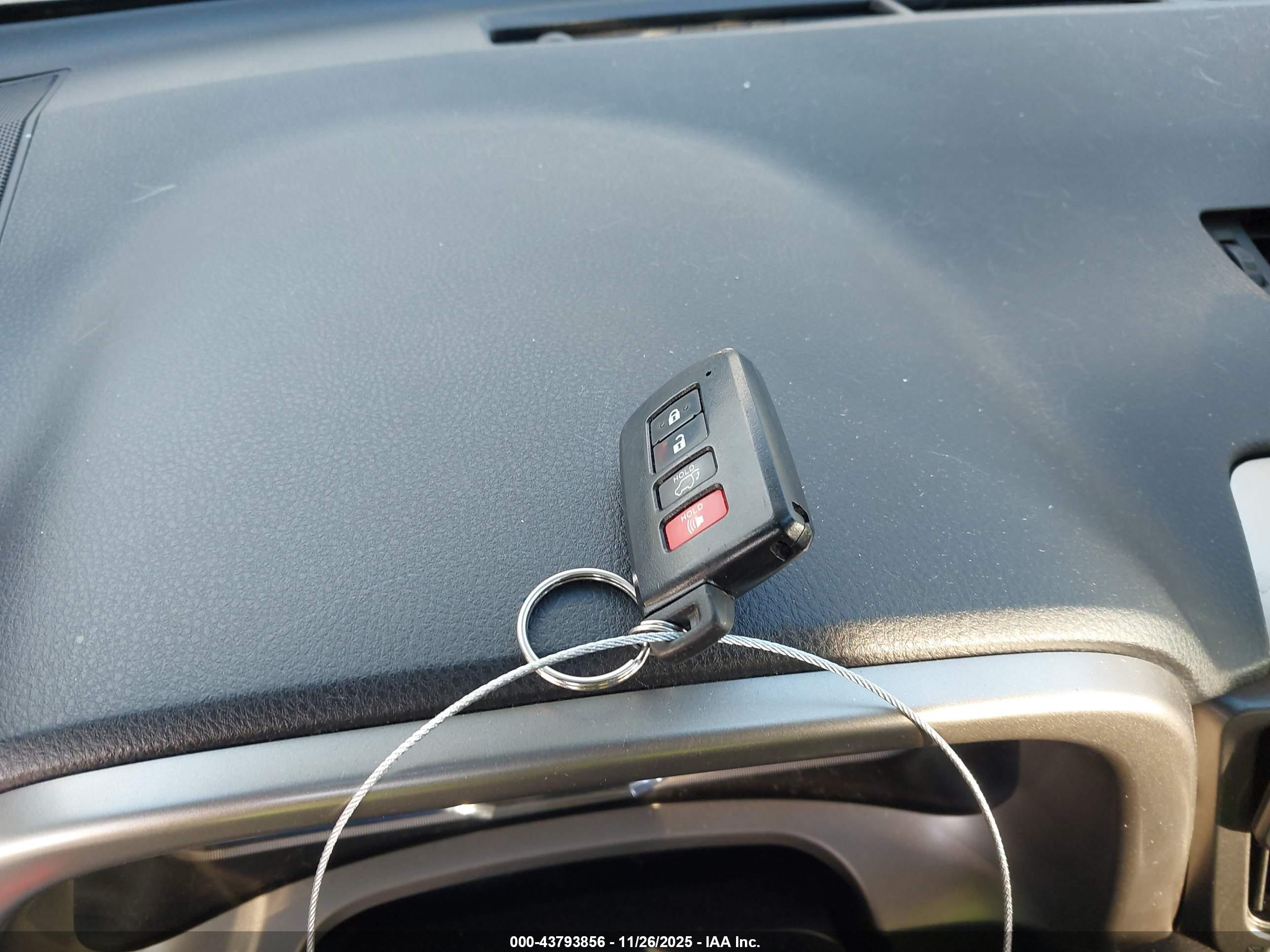 TOYOTA RAV4 image 11