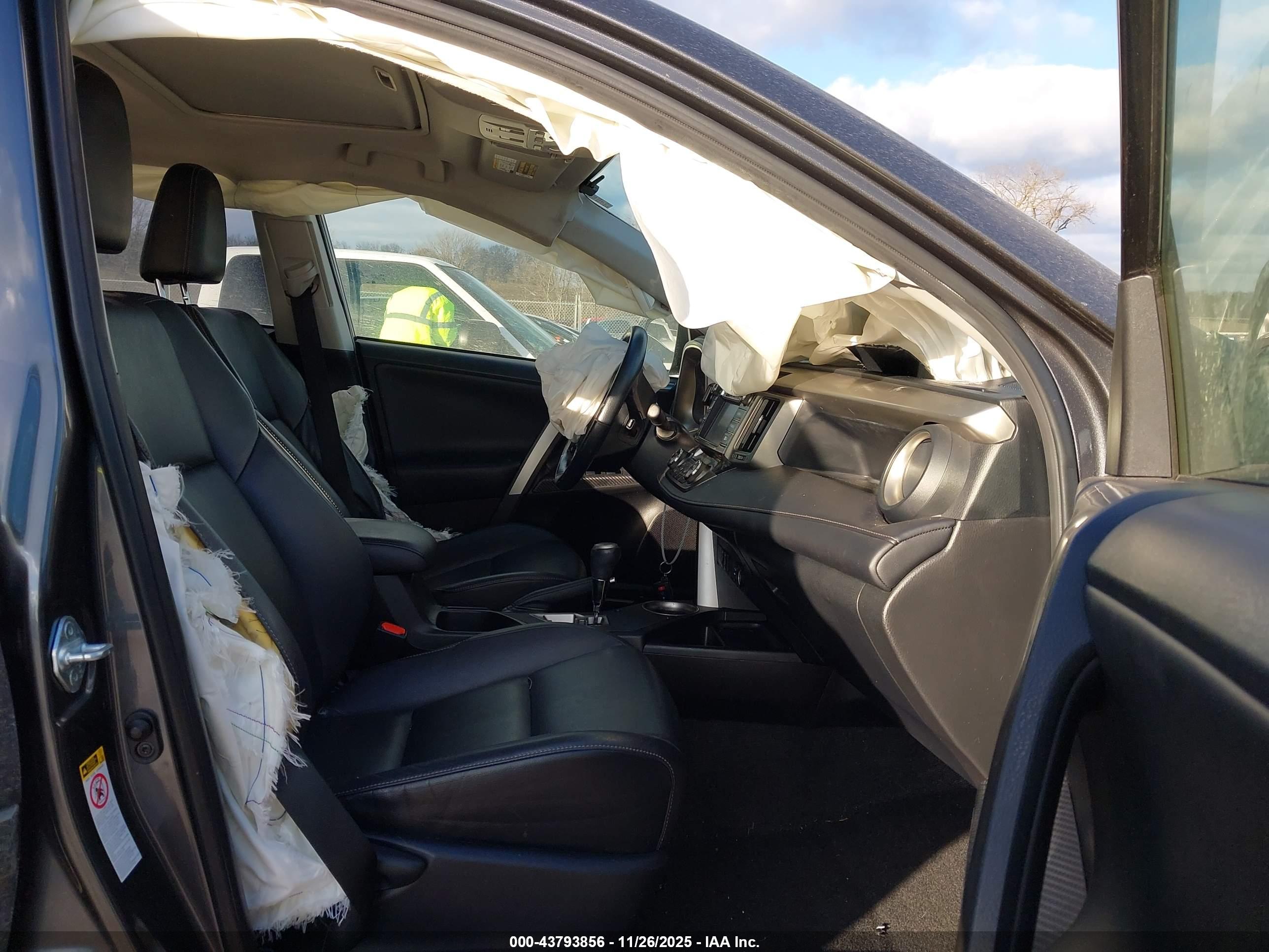 TOYOTA RAV4 image 5