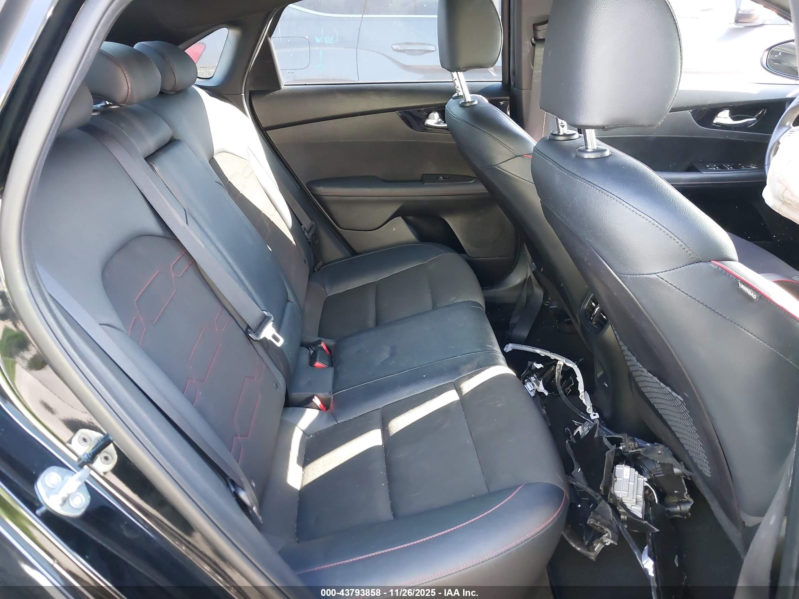 KIA FORTE image 8