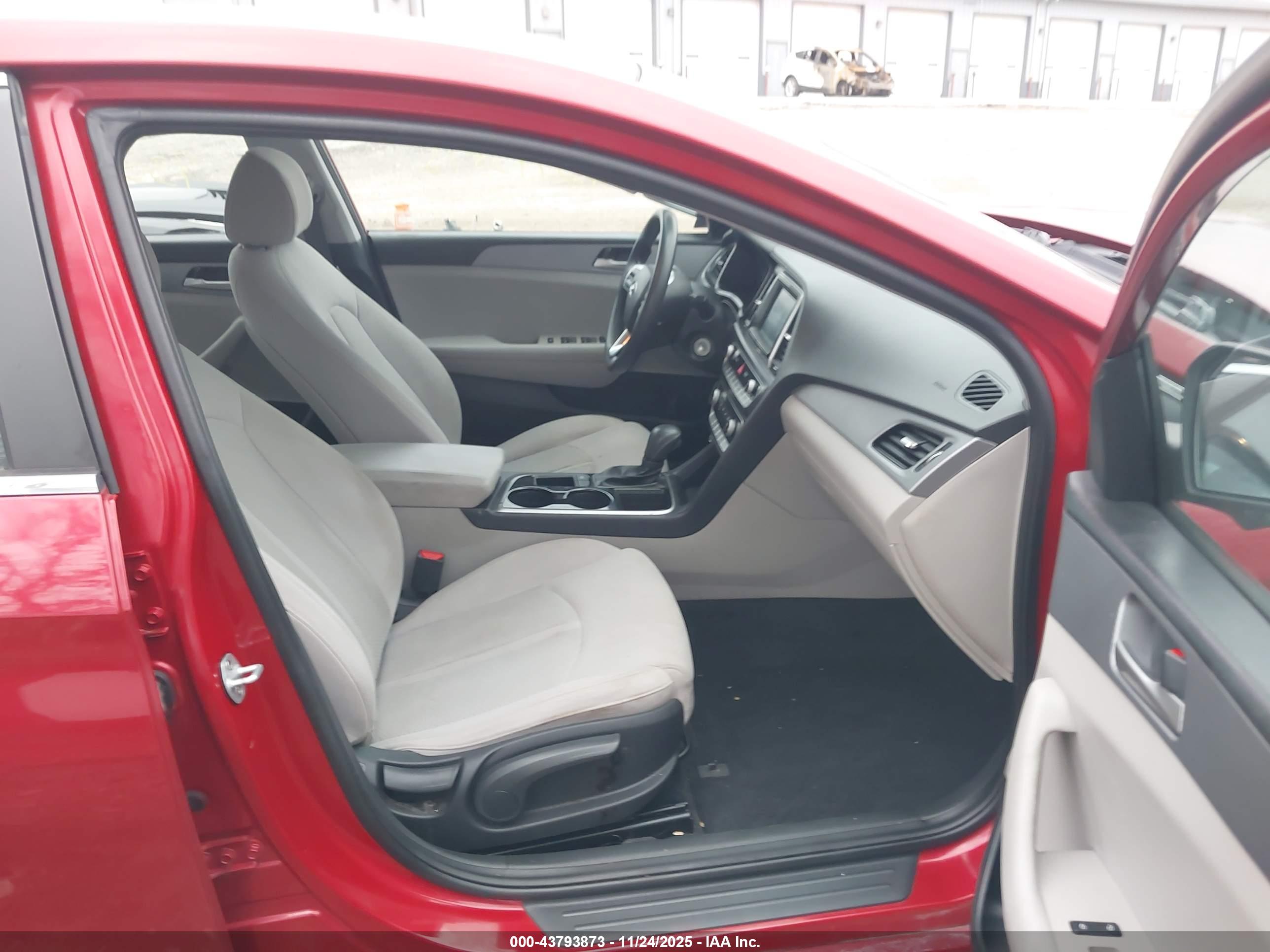HYUNDAI SONATA image 5