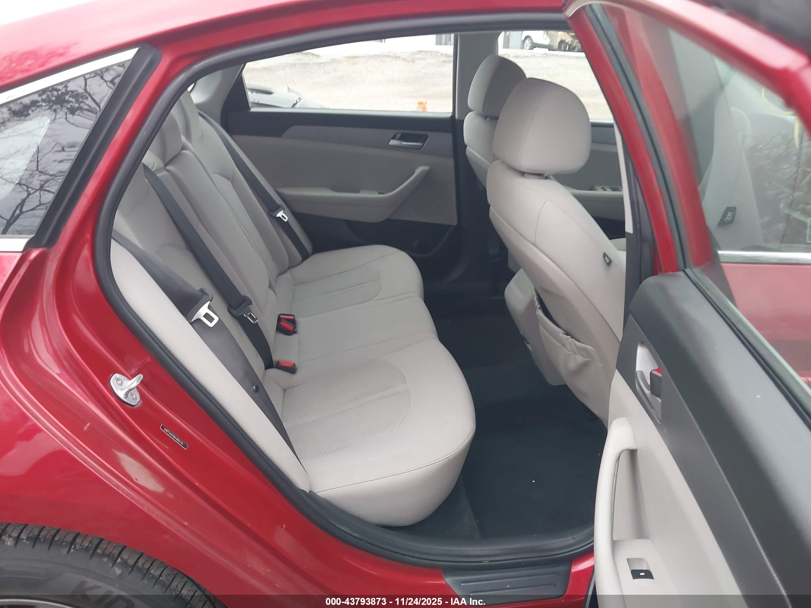 HYUNDAI SONATA image 8
