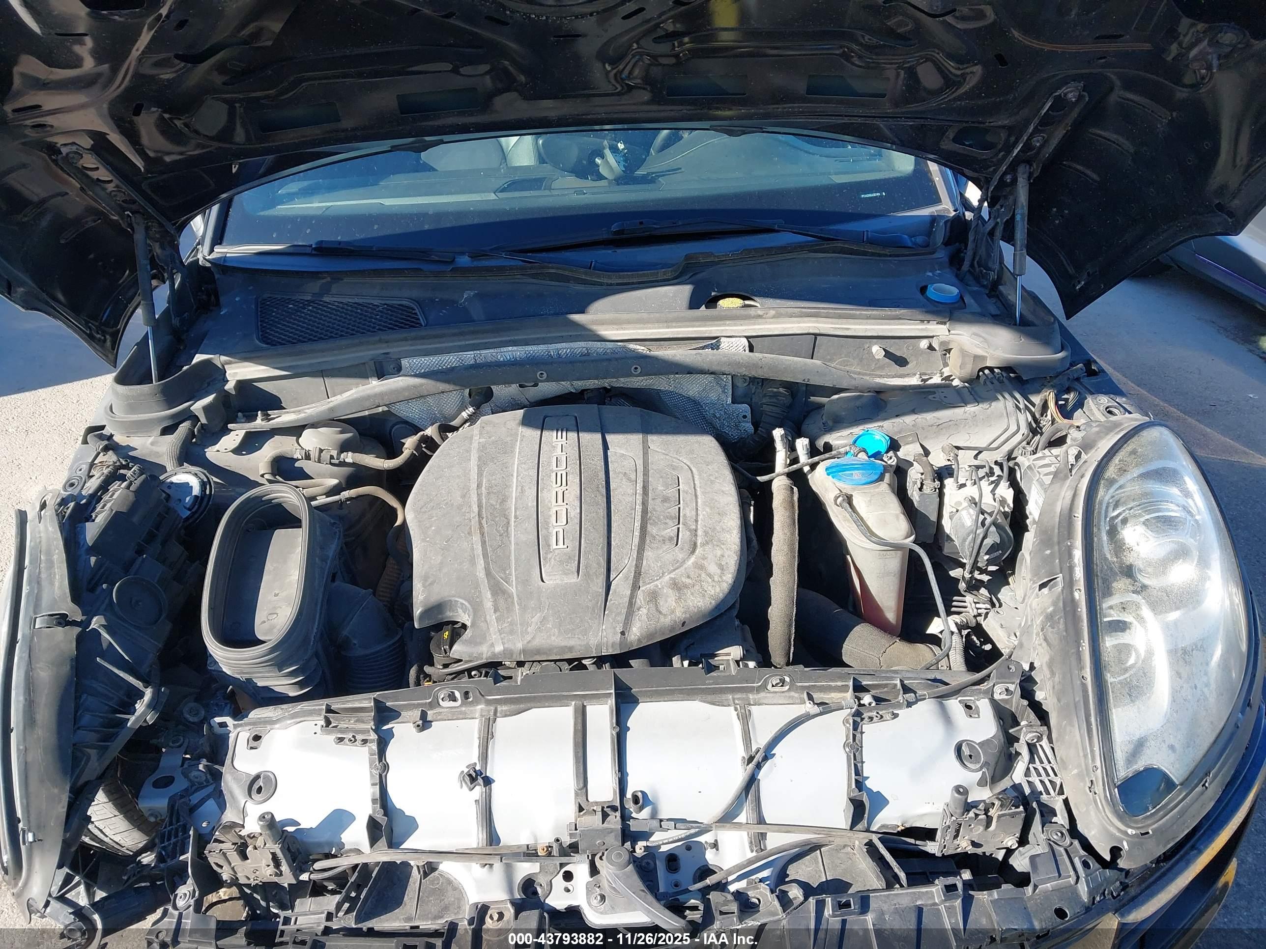 PORSCHE MACAN image 10