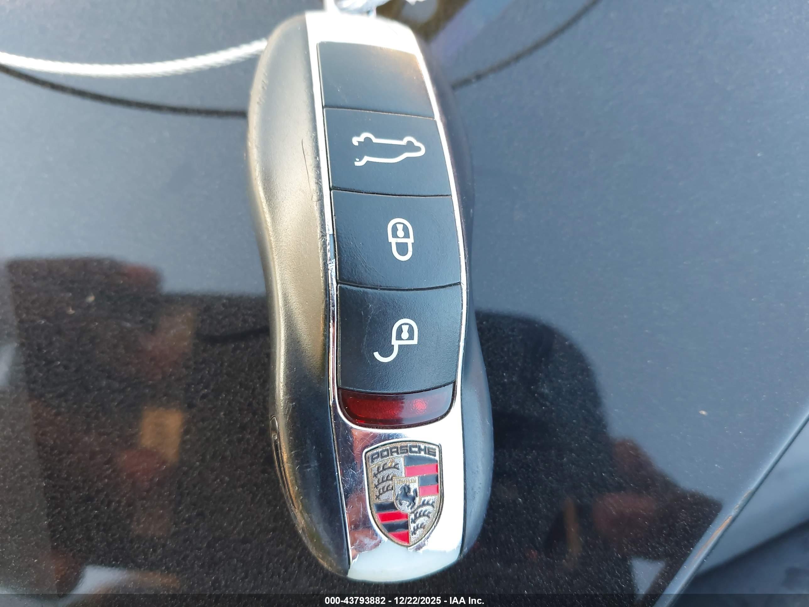 PORSCHE MACAN image 11