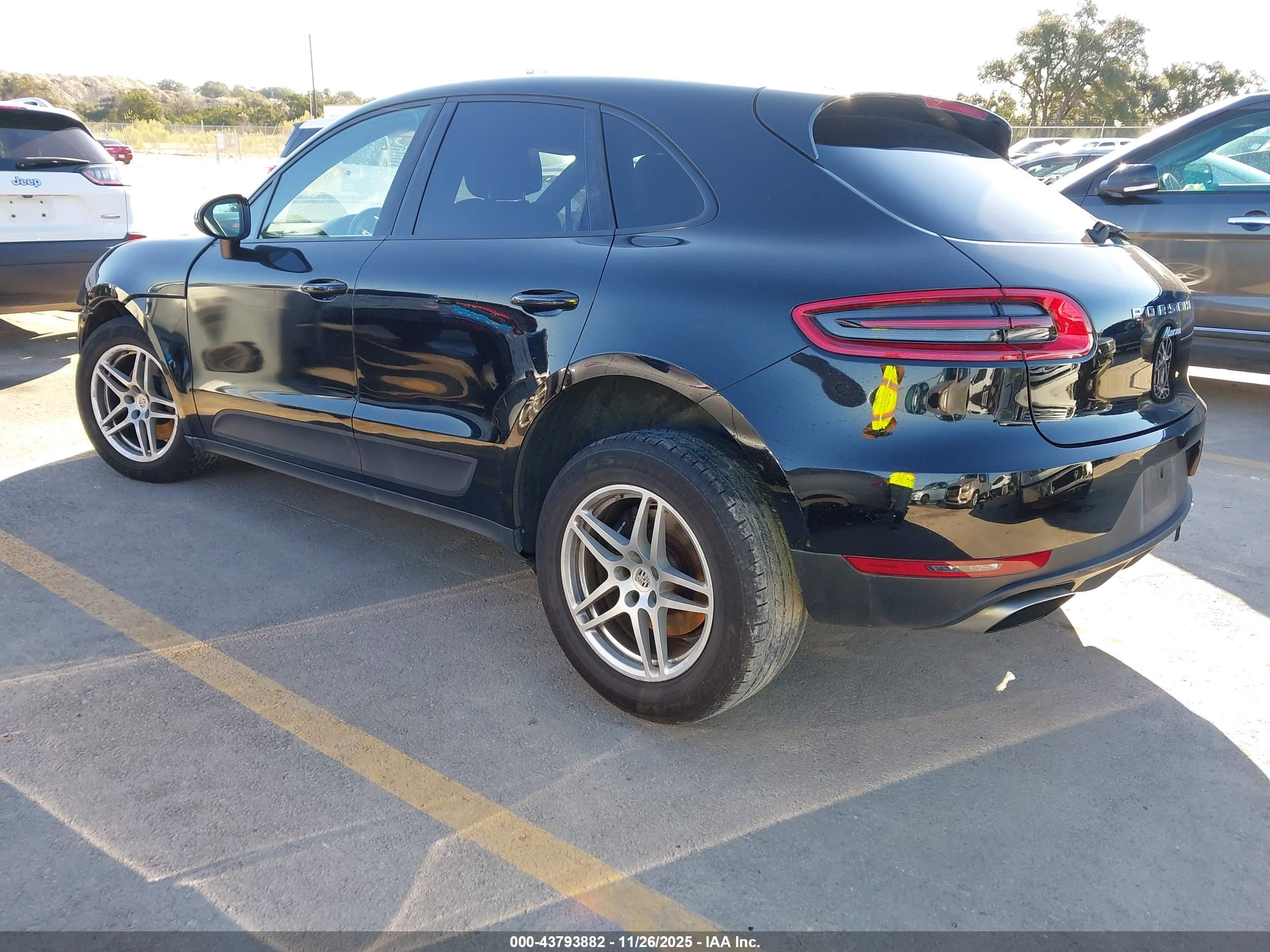 PORSCHE MACAN image 3