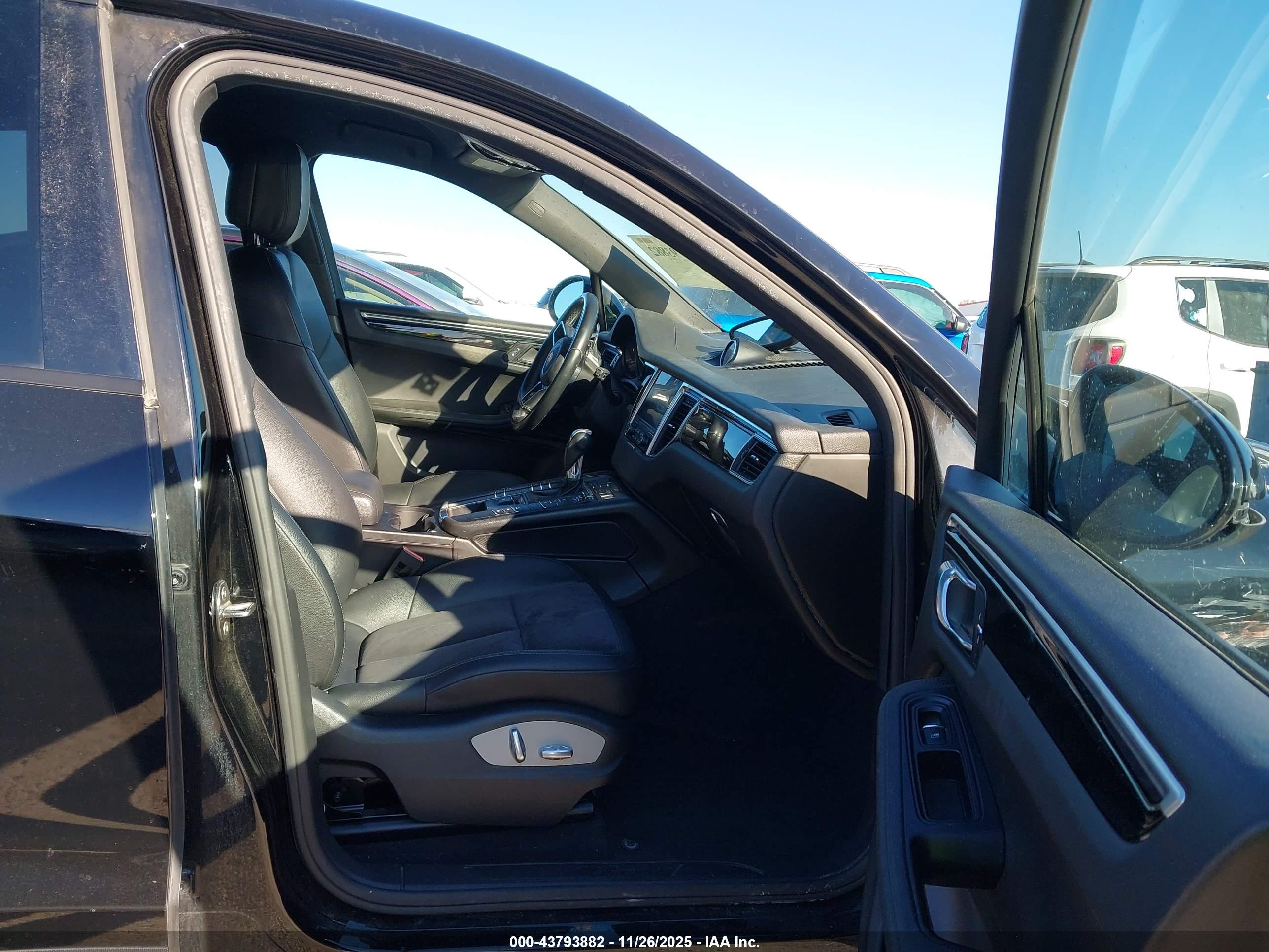PORSCHE MACAN image 5