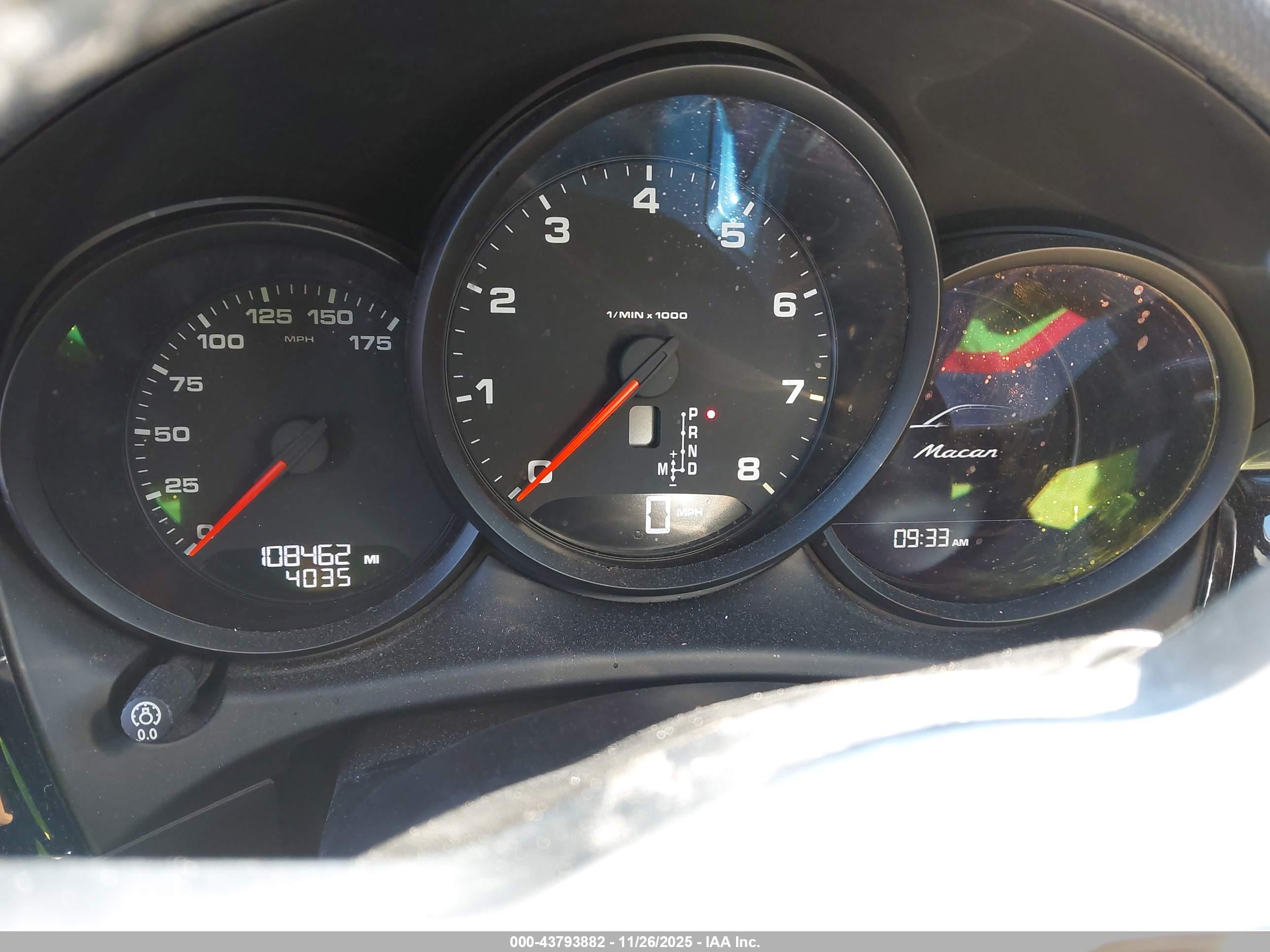 PORSCHE MACAN image 7