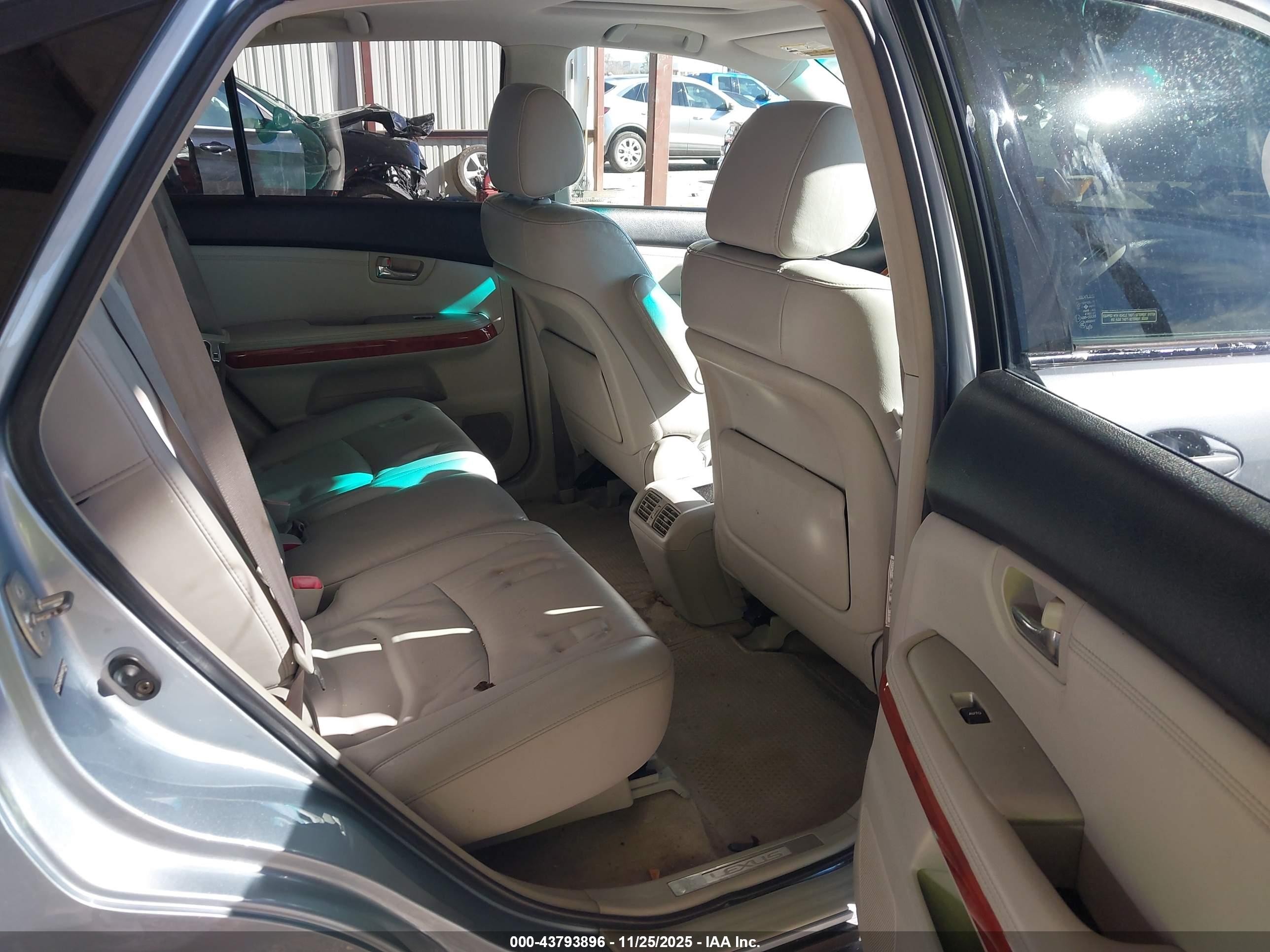 LEXUS RX image 8