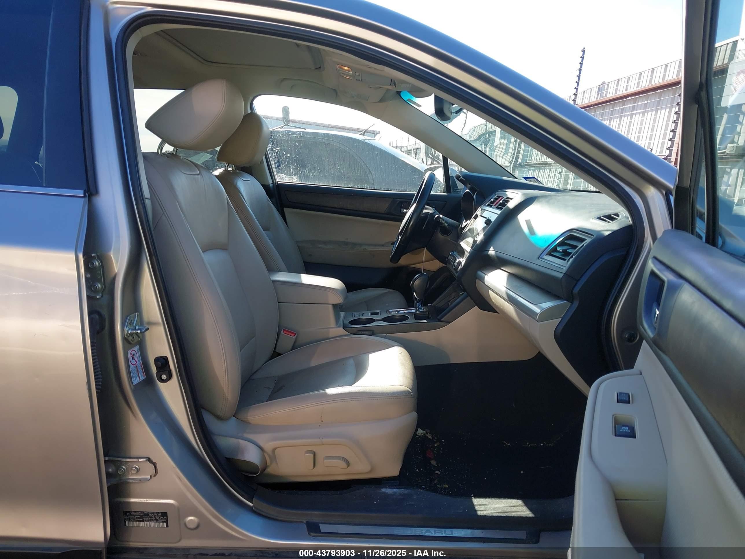 SUBARU OUTBACK image 5