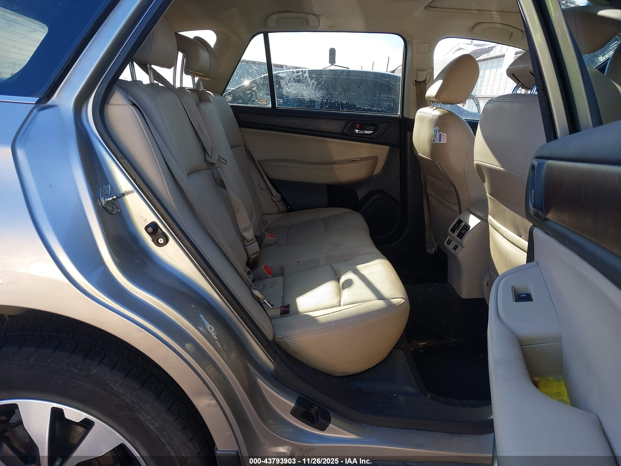 SUBARU OUTBACK image 8