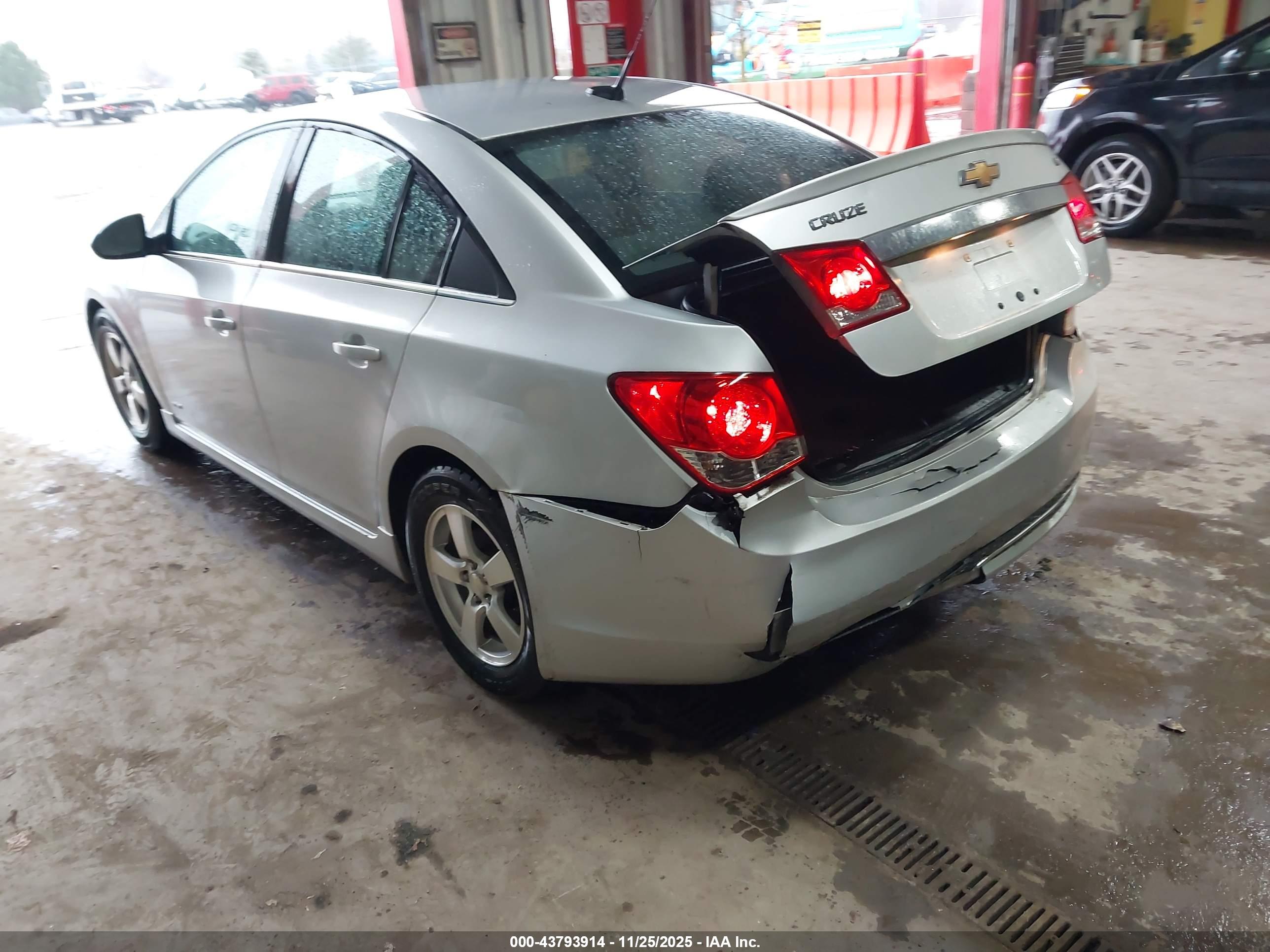 CHEVROLET CRUZE image 3
