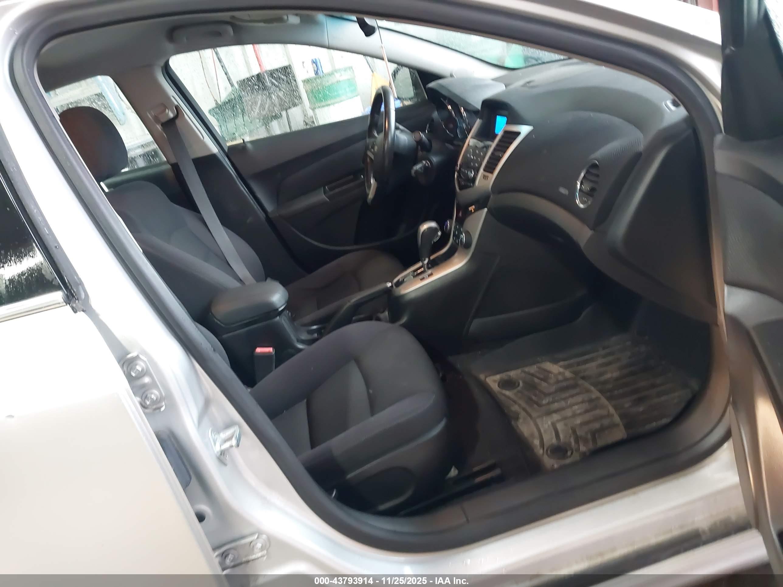 CHEVROLET CRUZE image 5