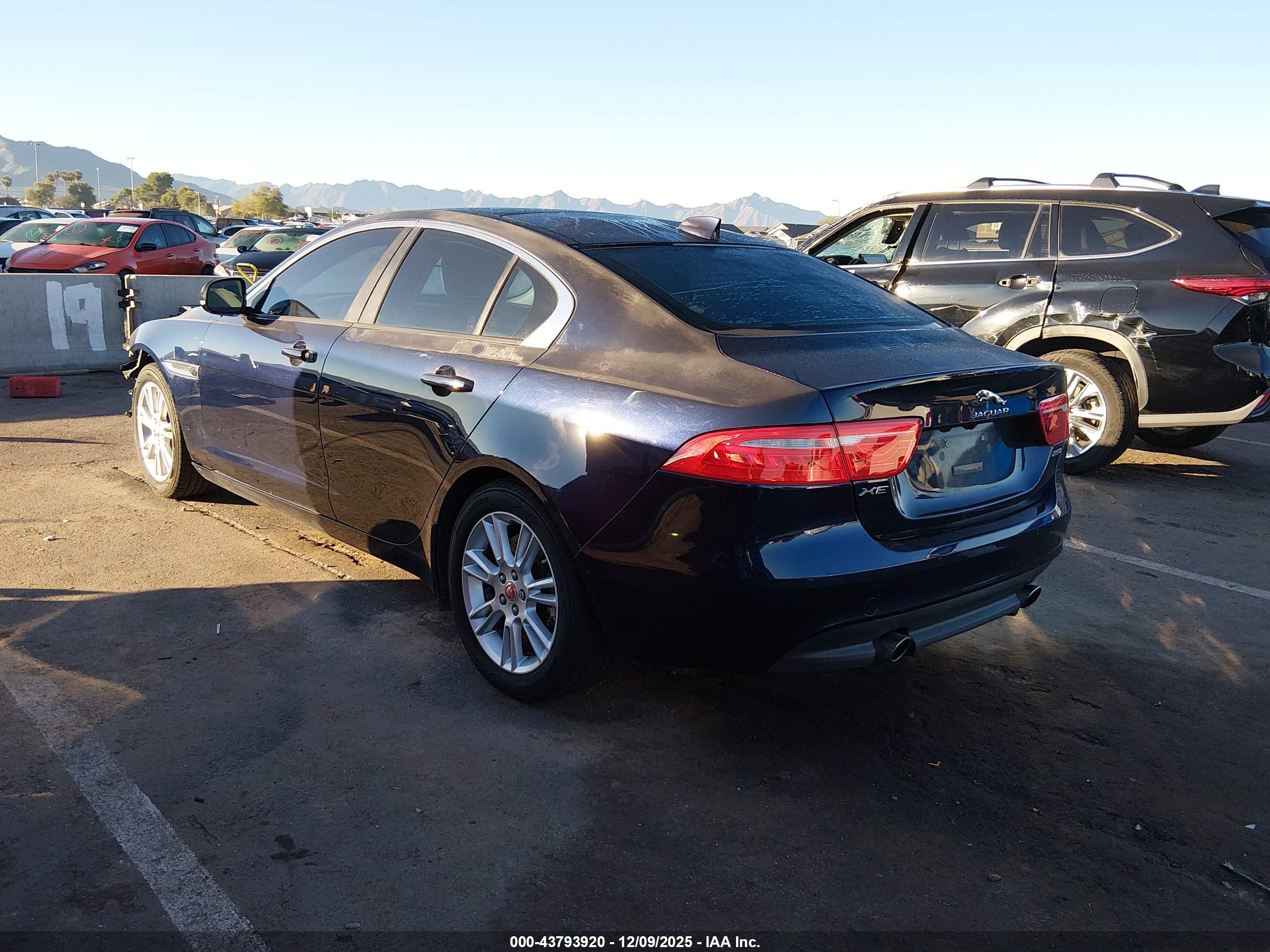 JAGUAR XE image 3