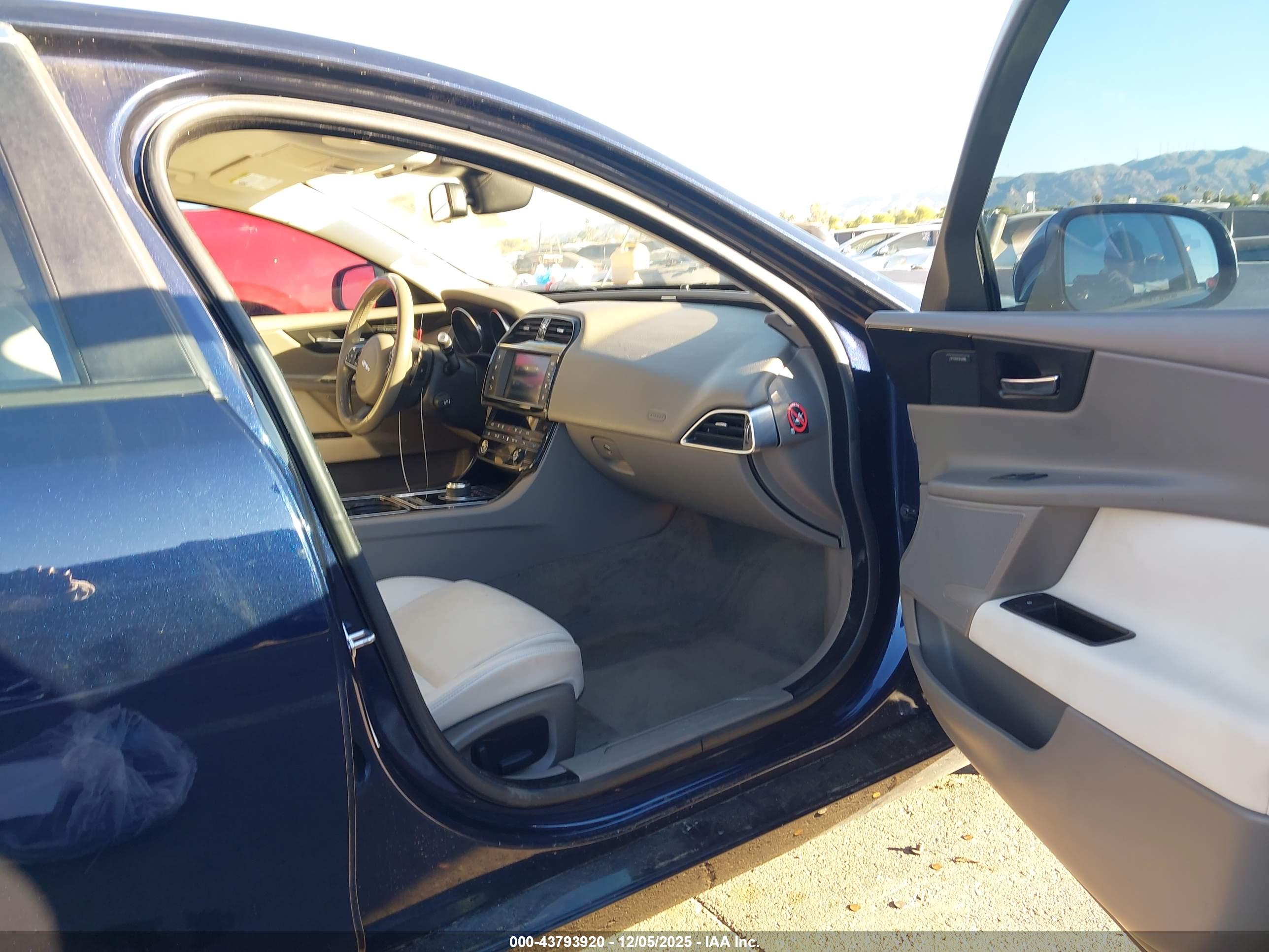 JAGUAR XE image 5