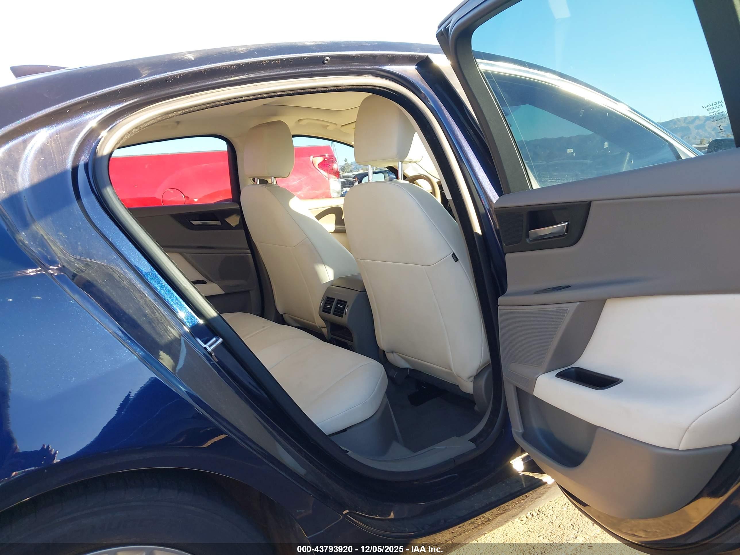 JAGUAR XE image 8