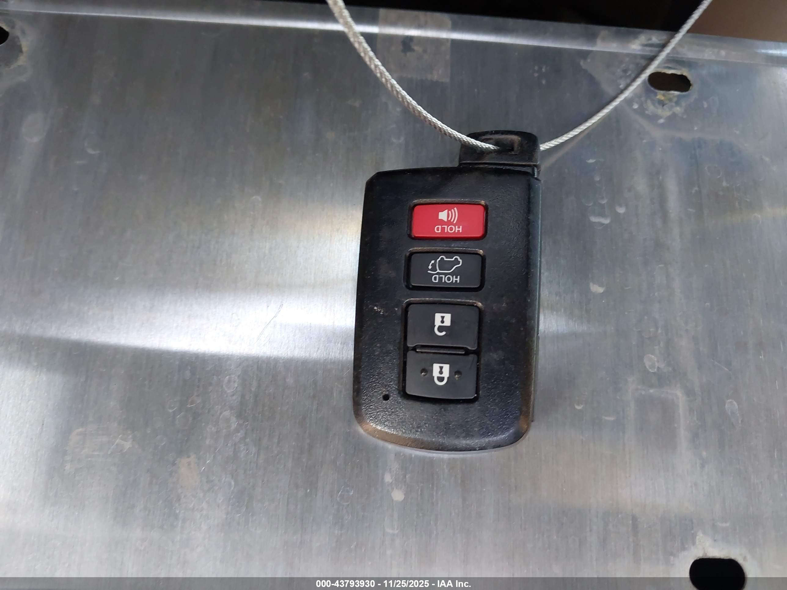 TOYOTA RAV4 image 11