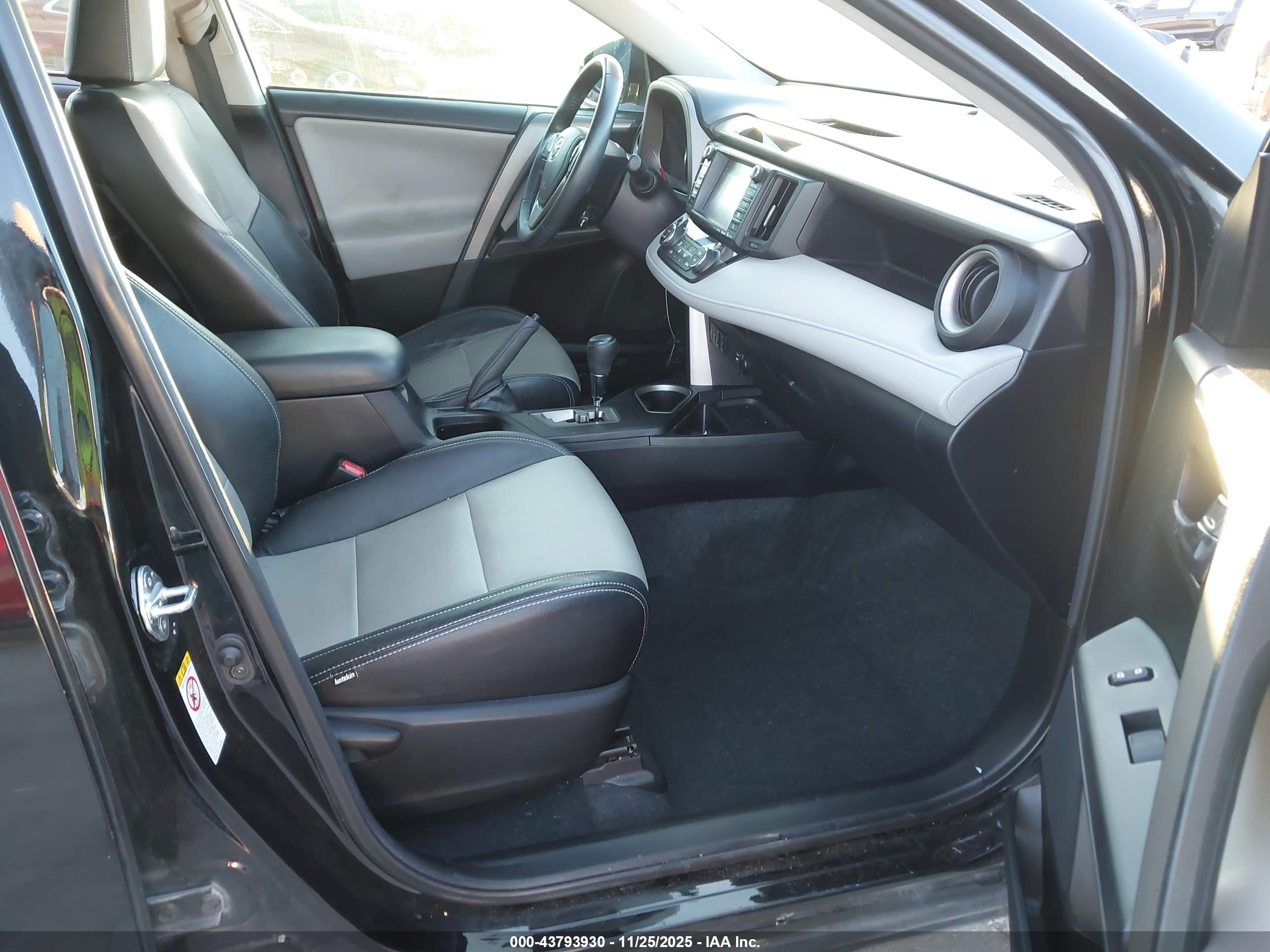 TOYOTA RAV4 image 5