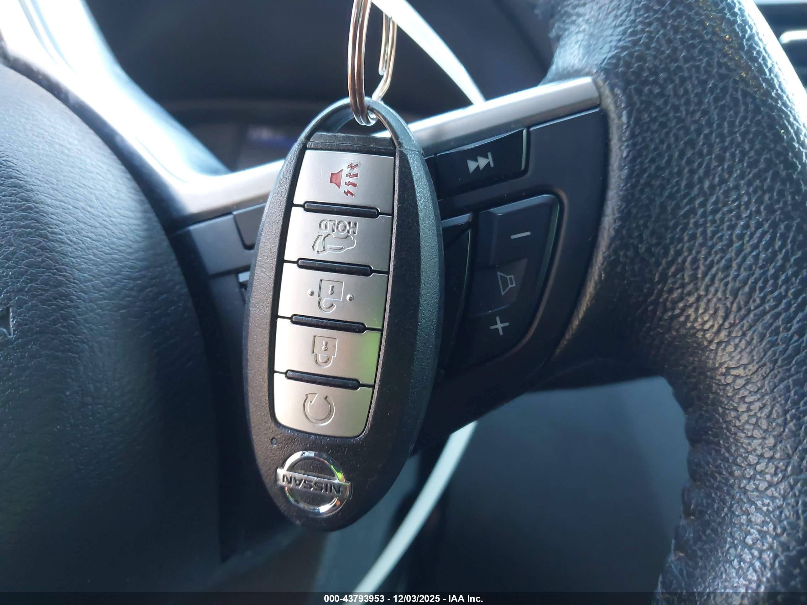 NISSAN ROGUE image 11