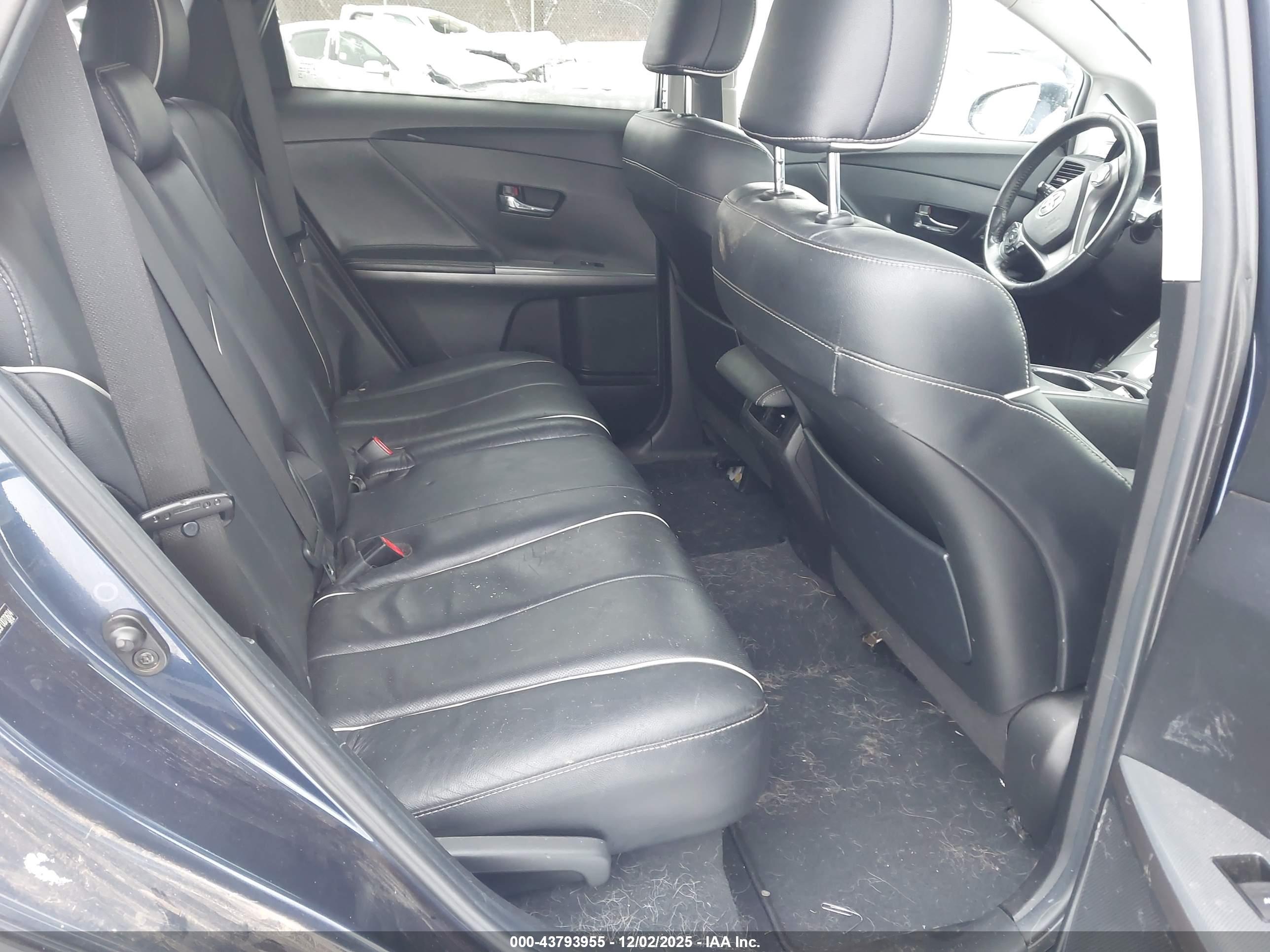 TOYOTA VENZA image 8
