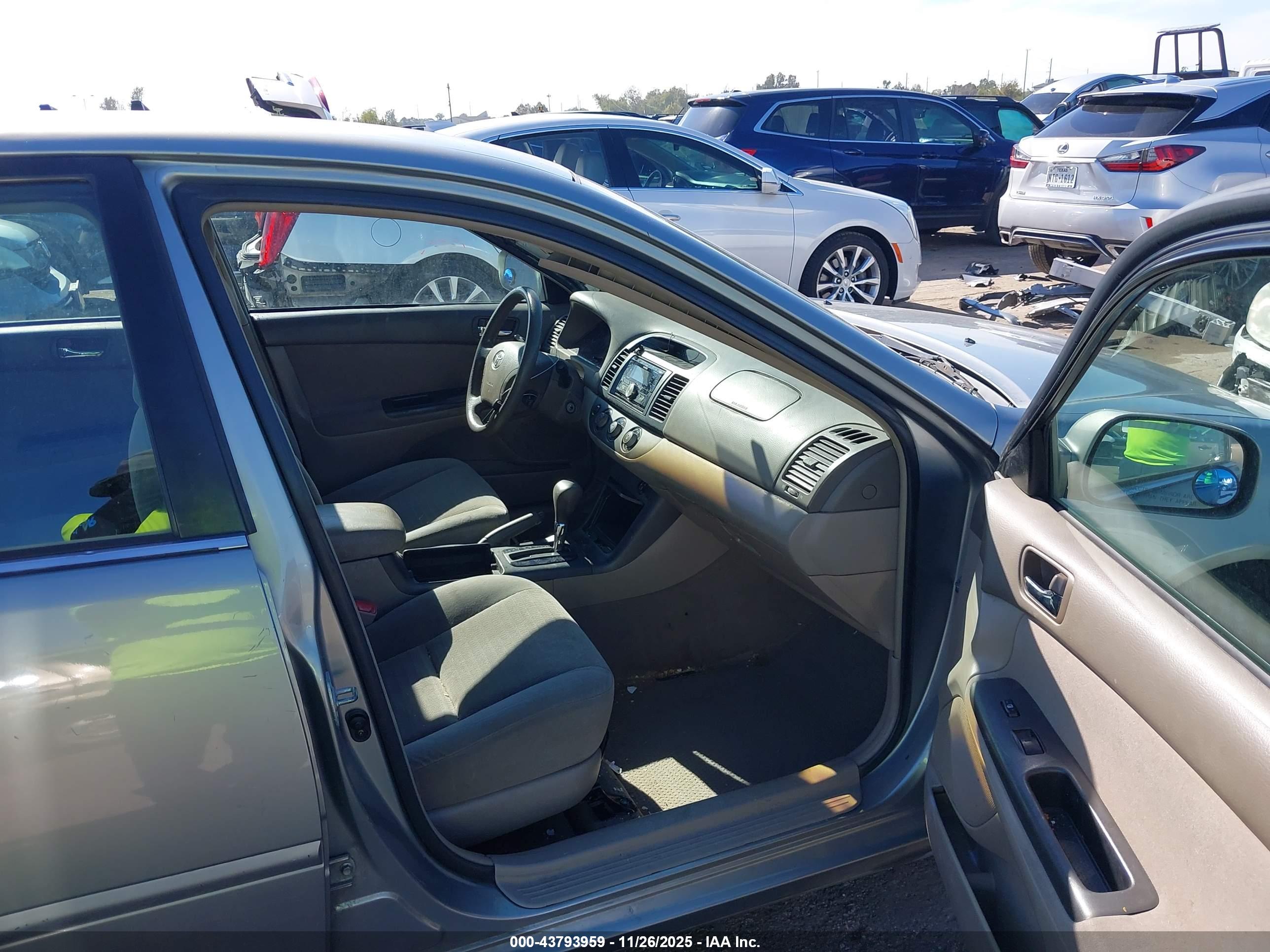 TOYOTA CAMRY image 5