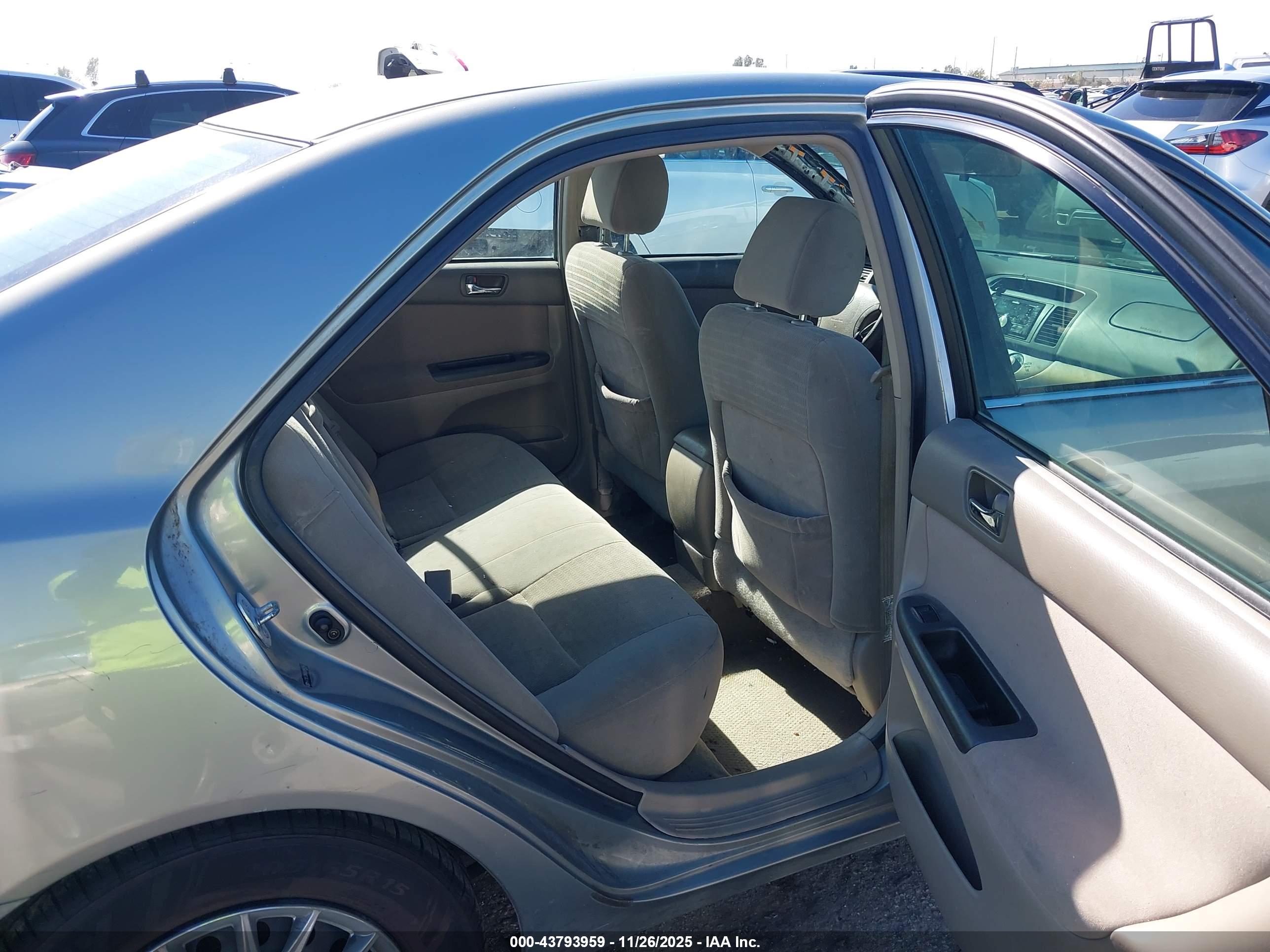 TOYOTA CAMRY image 8