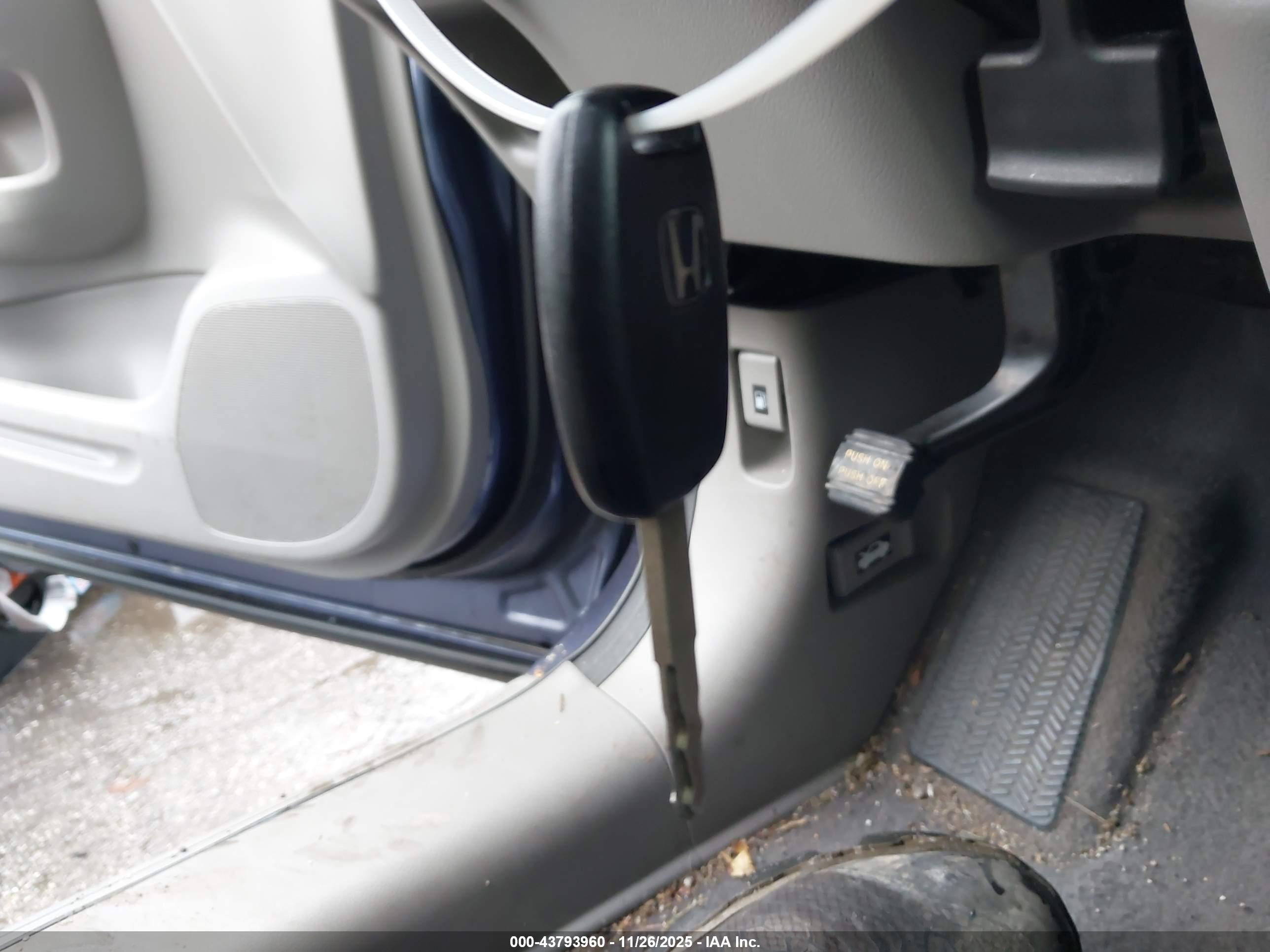 HONDA CR-V image 11