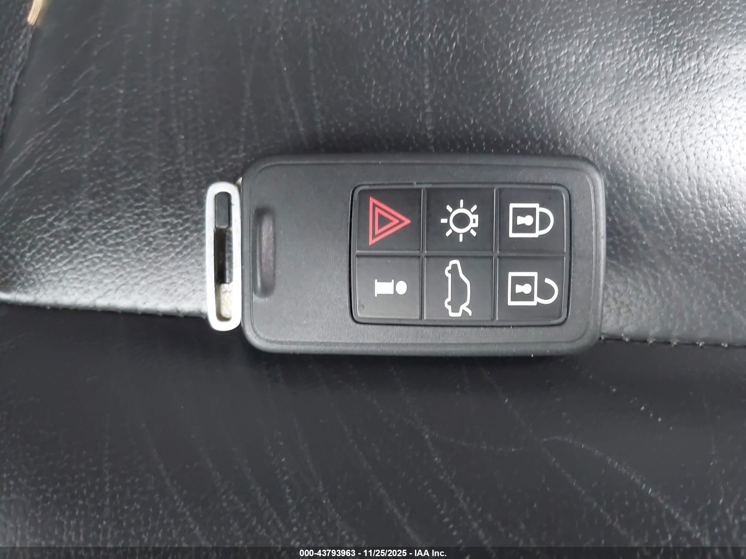 VOLVO V60 image 11