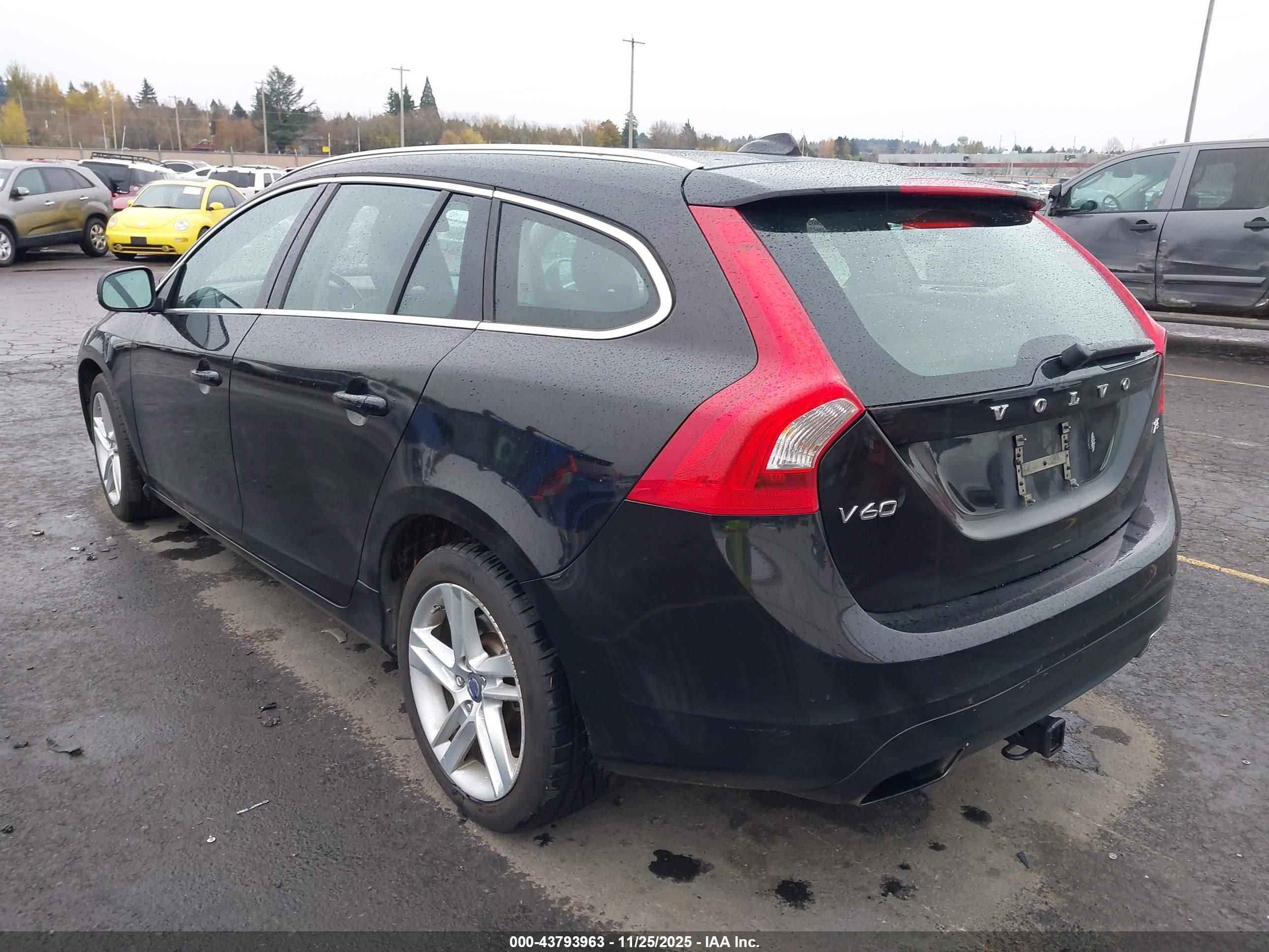 VOLVO V60 image 3