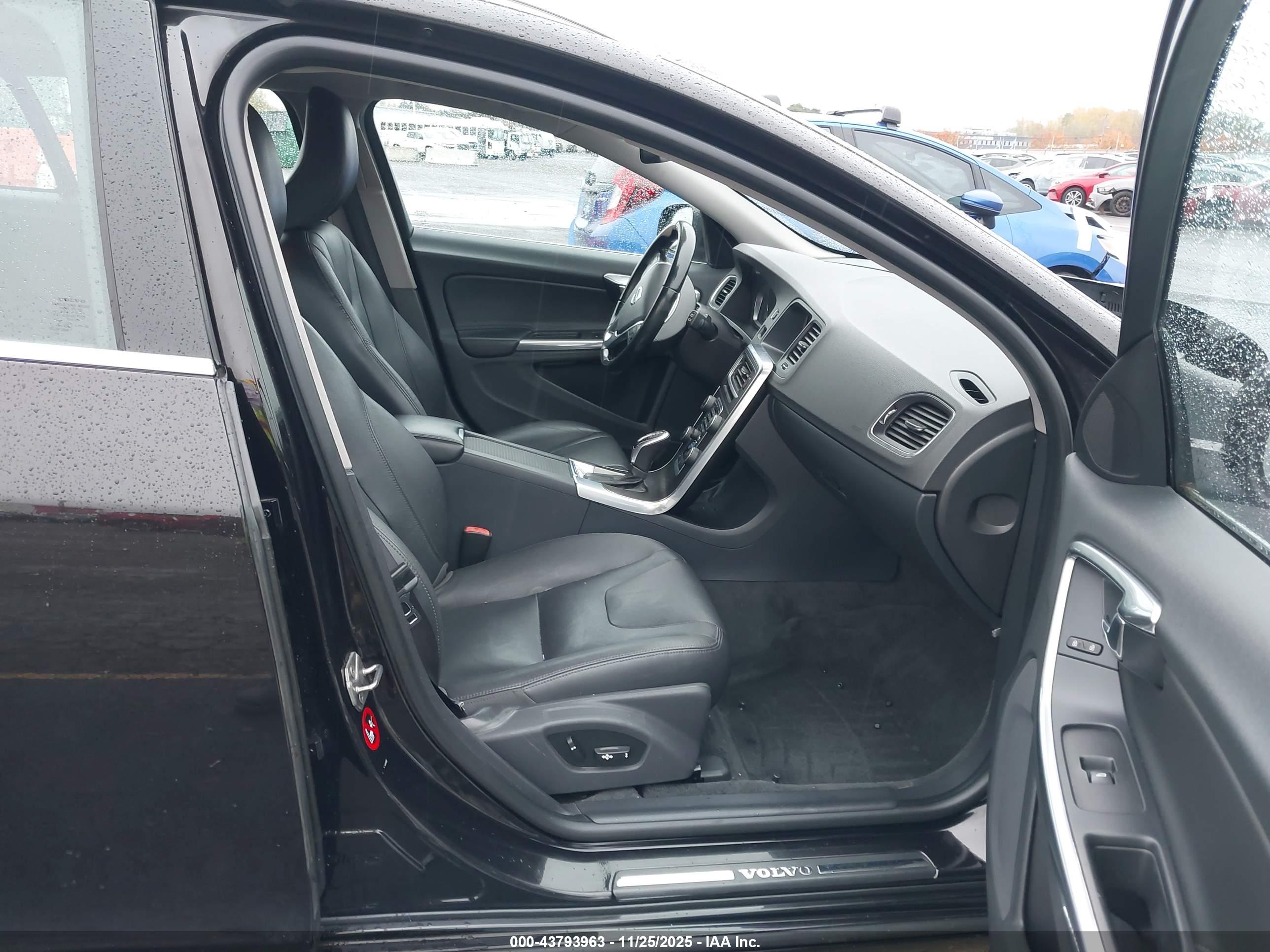 VOLVO V60 image 5