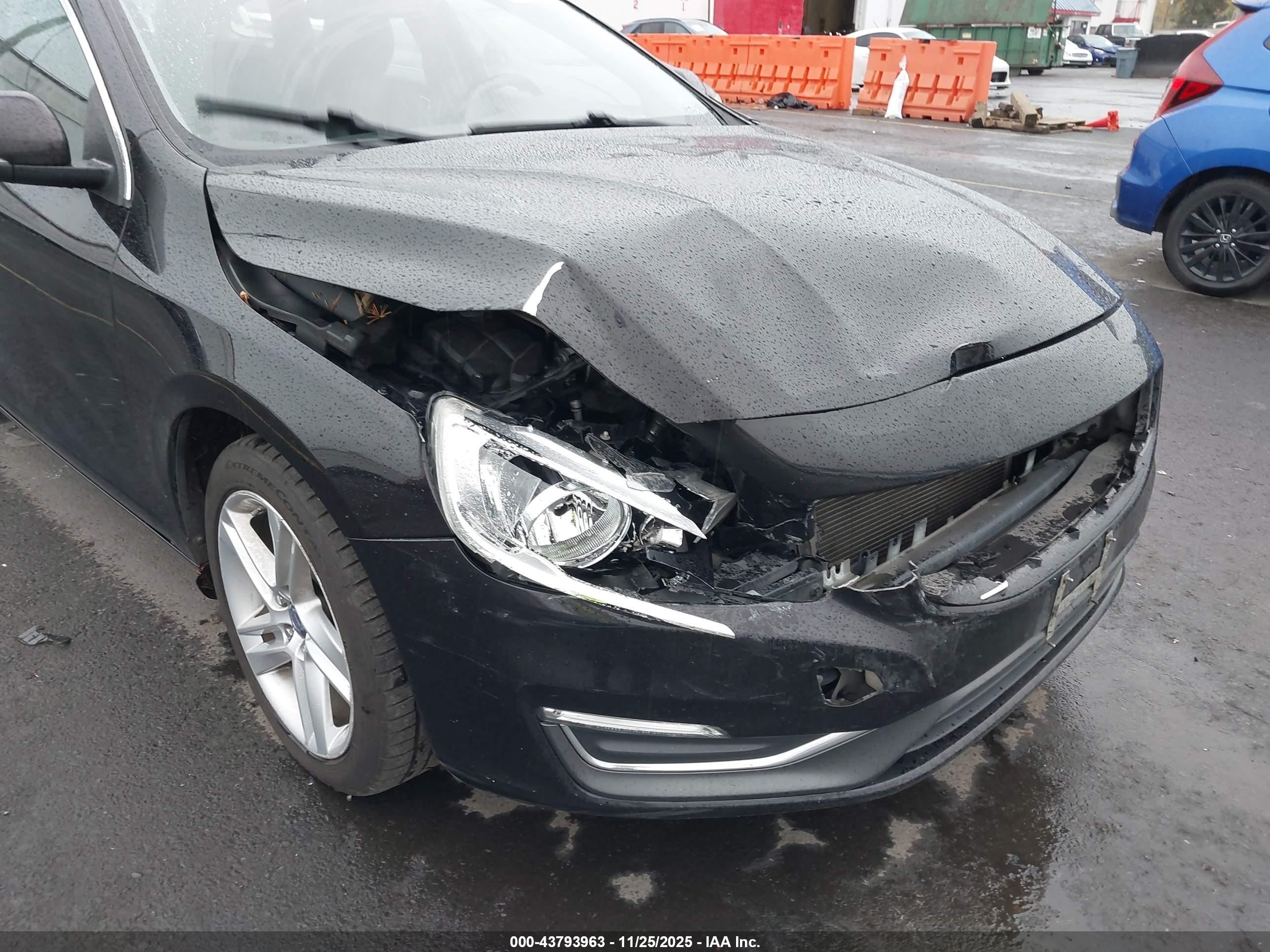 VOLVO V60 image 6