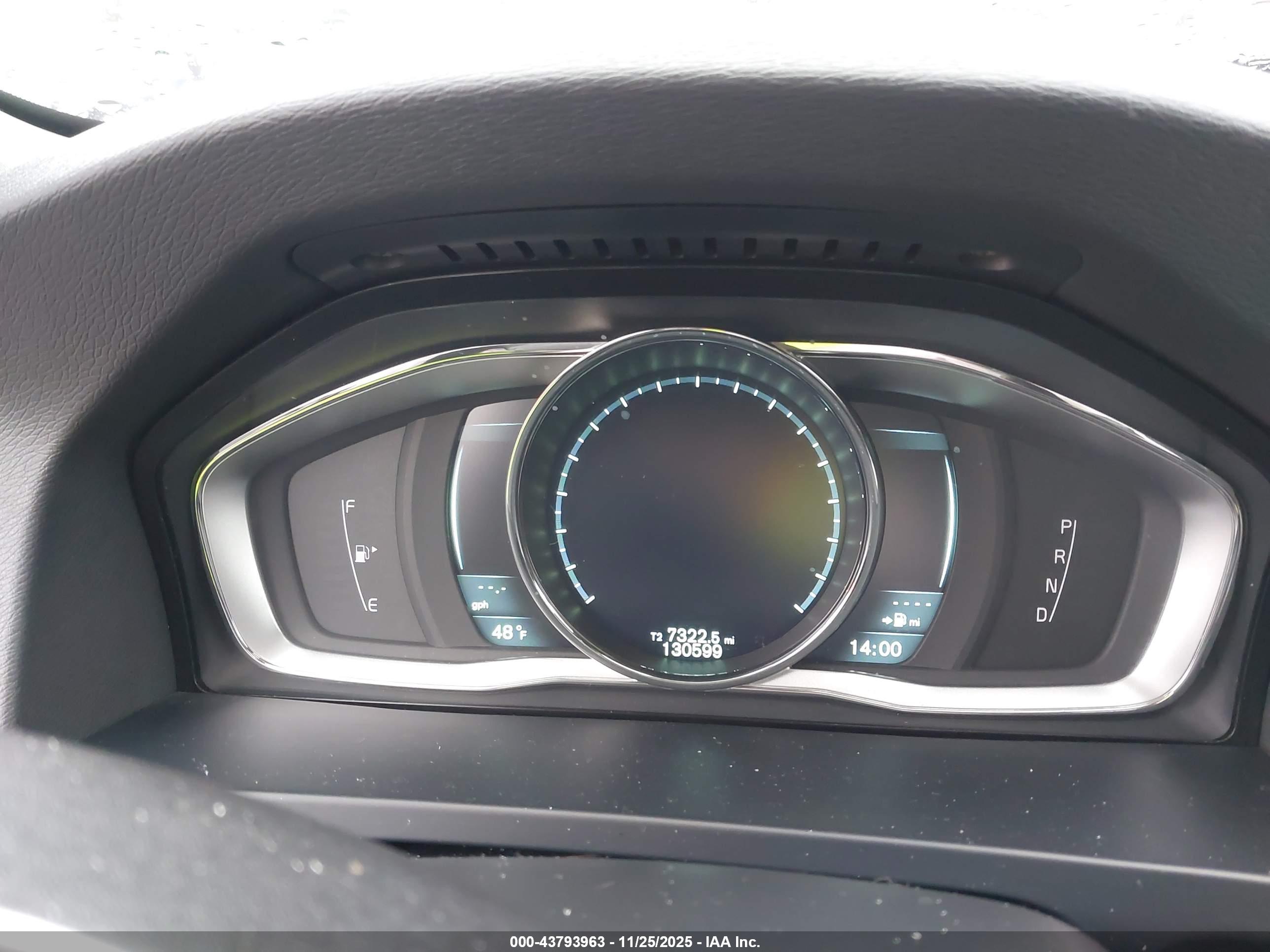 VOLVO V60 image 7