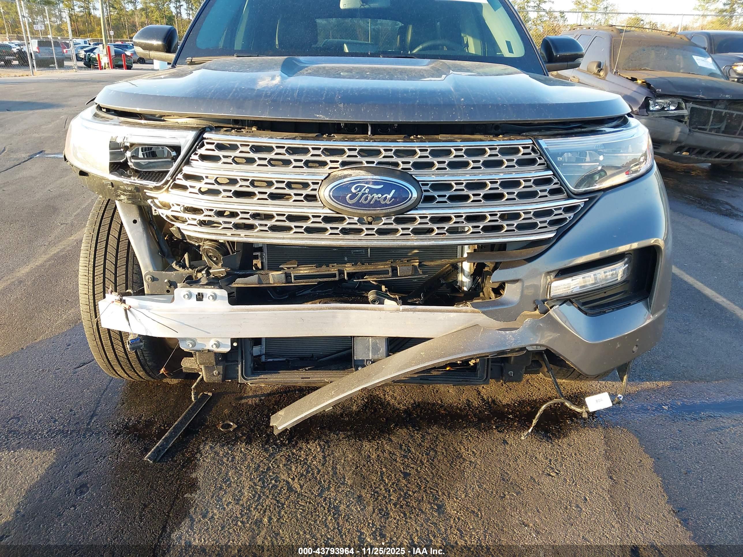 FORD EXPLORER image 6