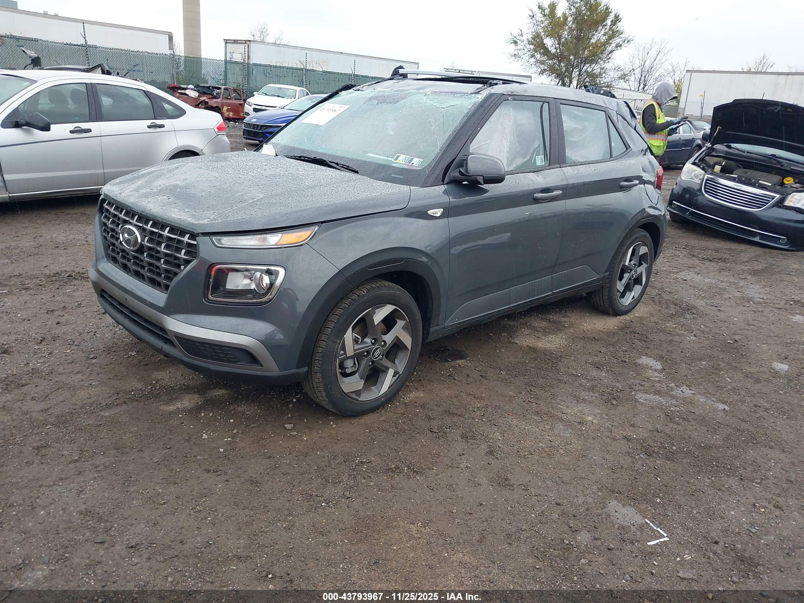 HYUNDAI VENUE image 2