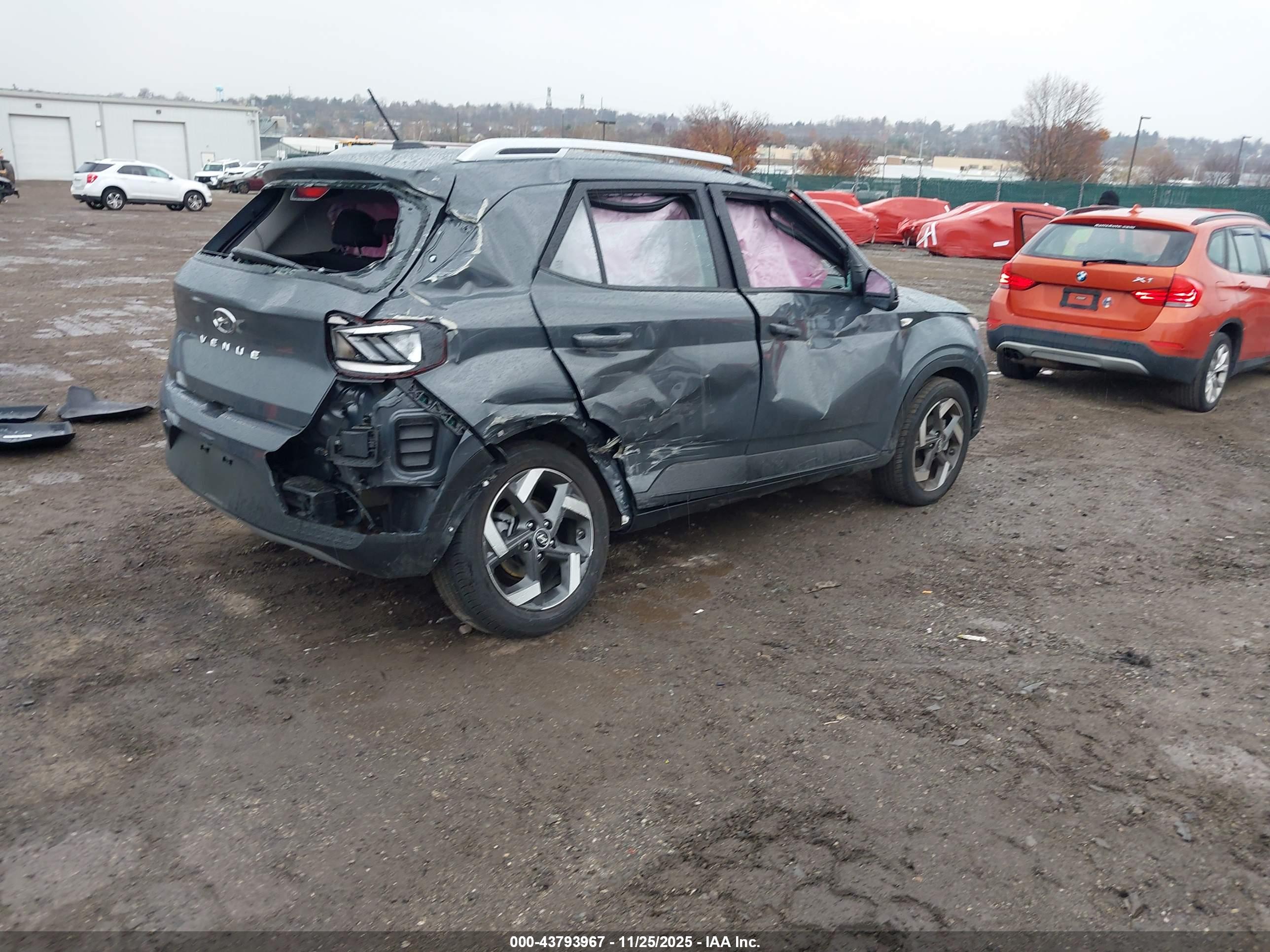 HYUNDAI VENUE image 4