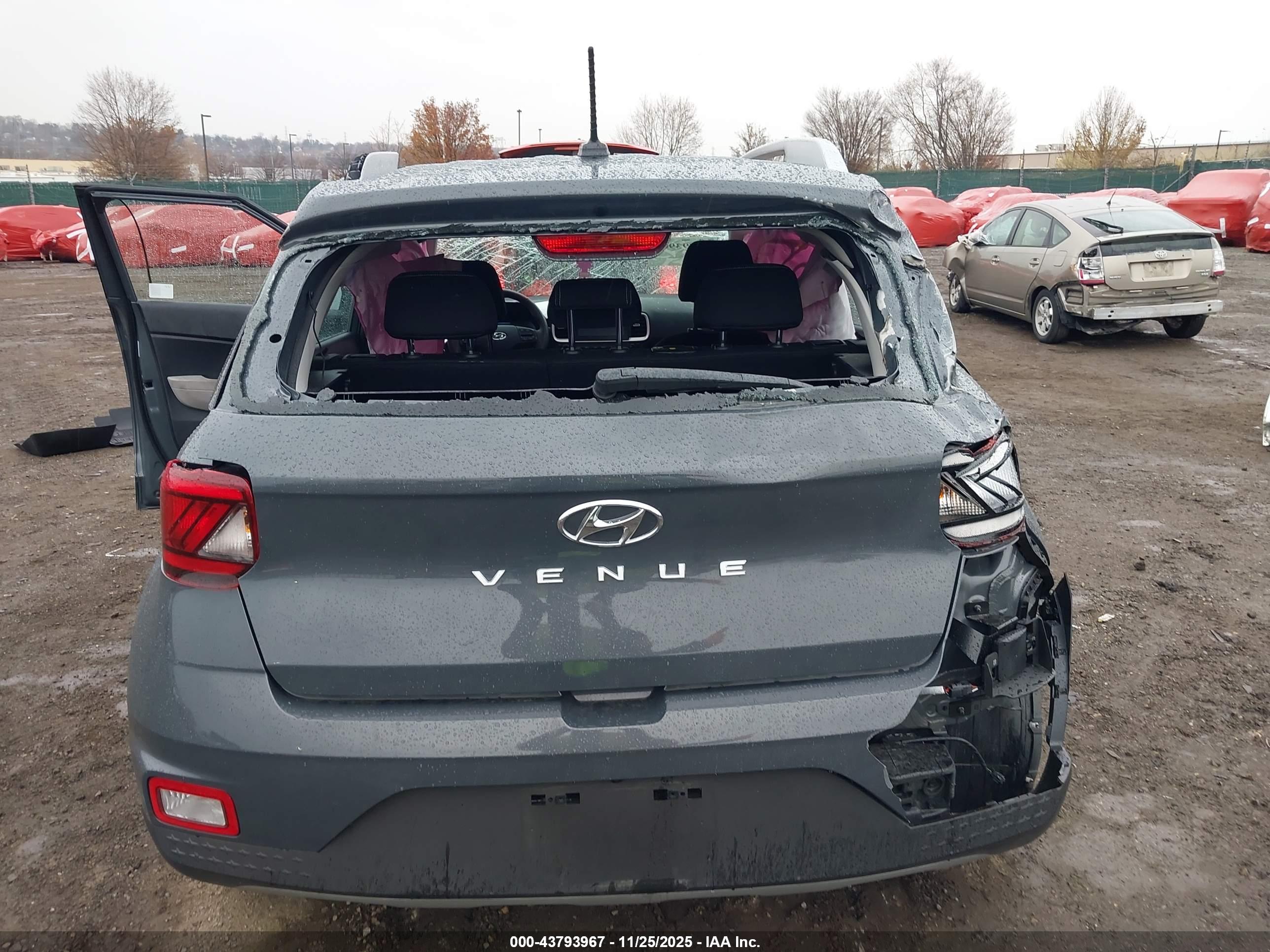 HYUNDAI VENUE image 6