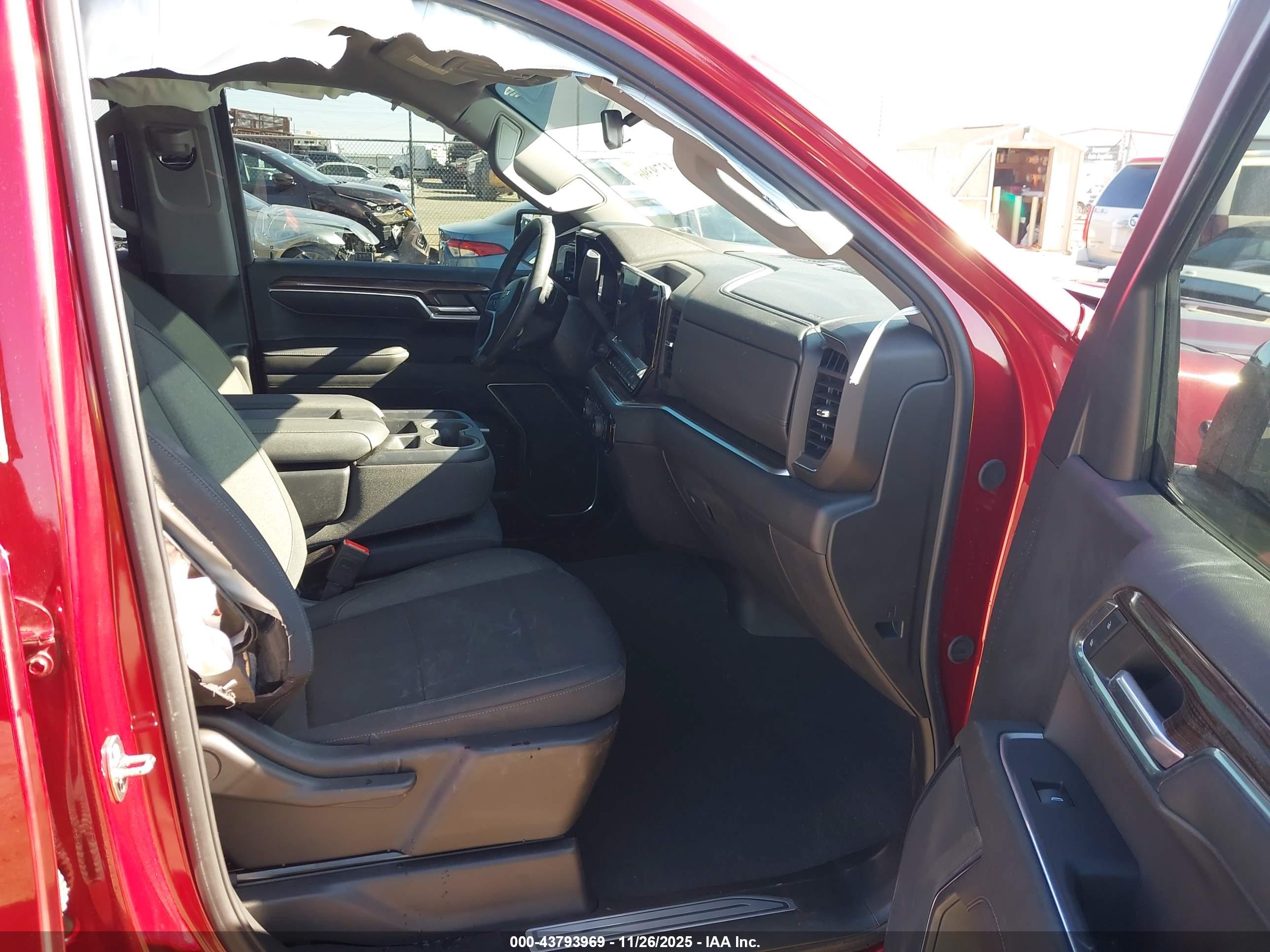 CHEVROLET SILVERADO image 5