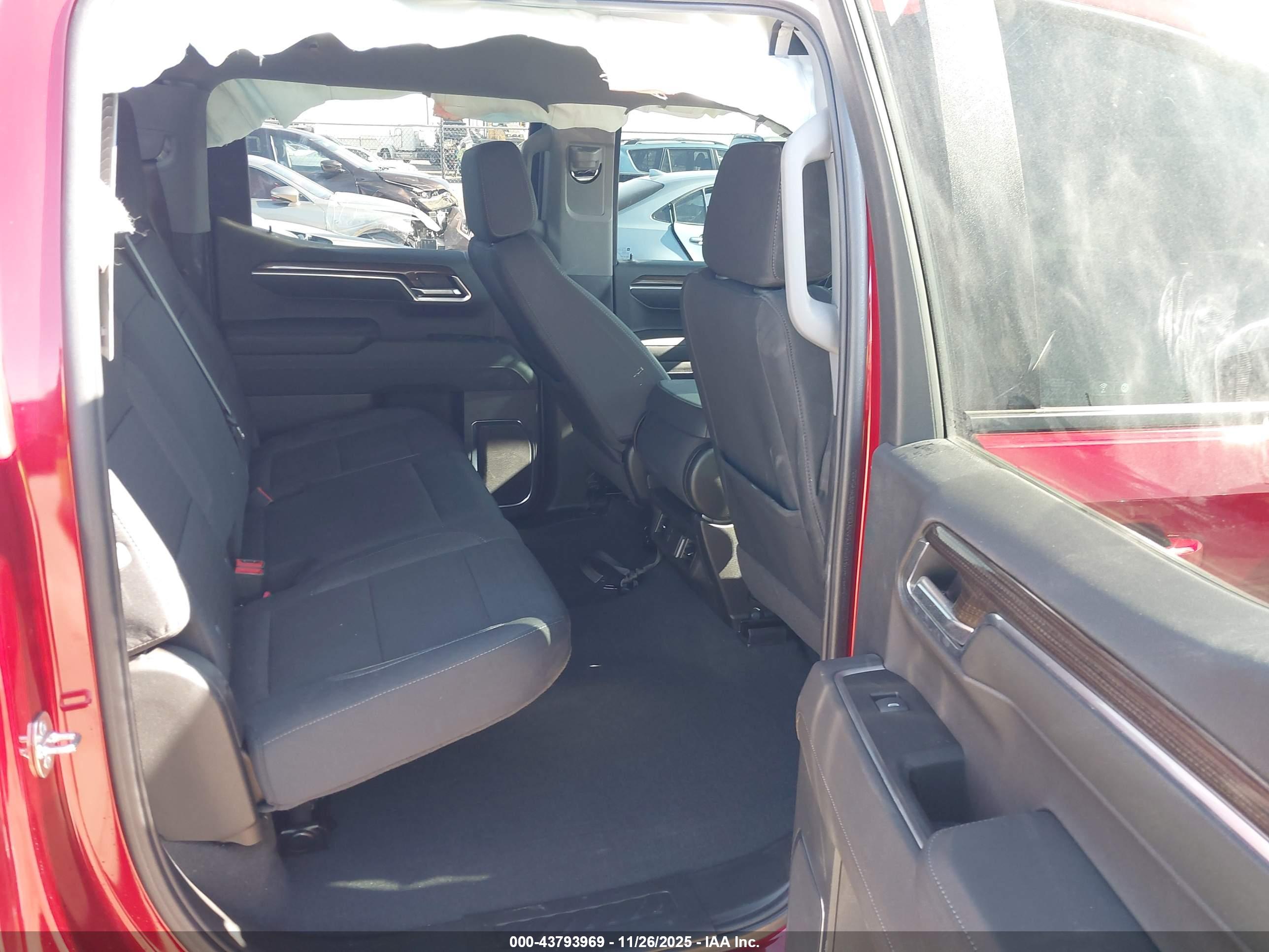 CHEVROLET SILVERADO image 8