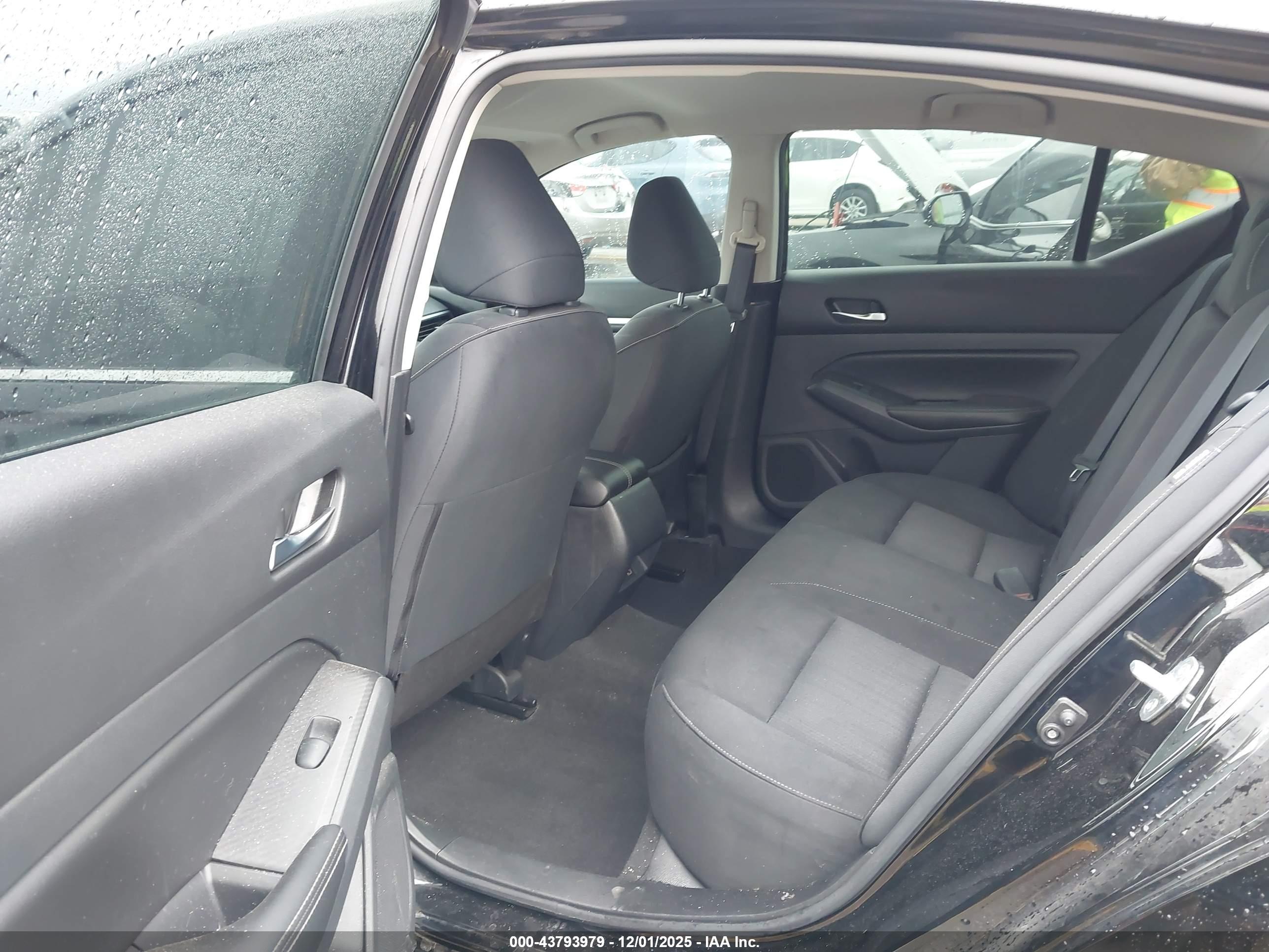 NISSAN ALTIMA image 8